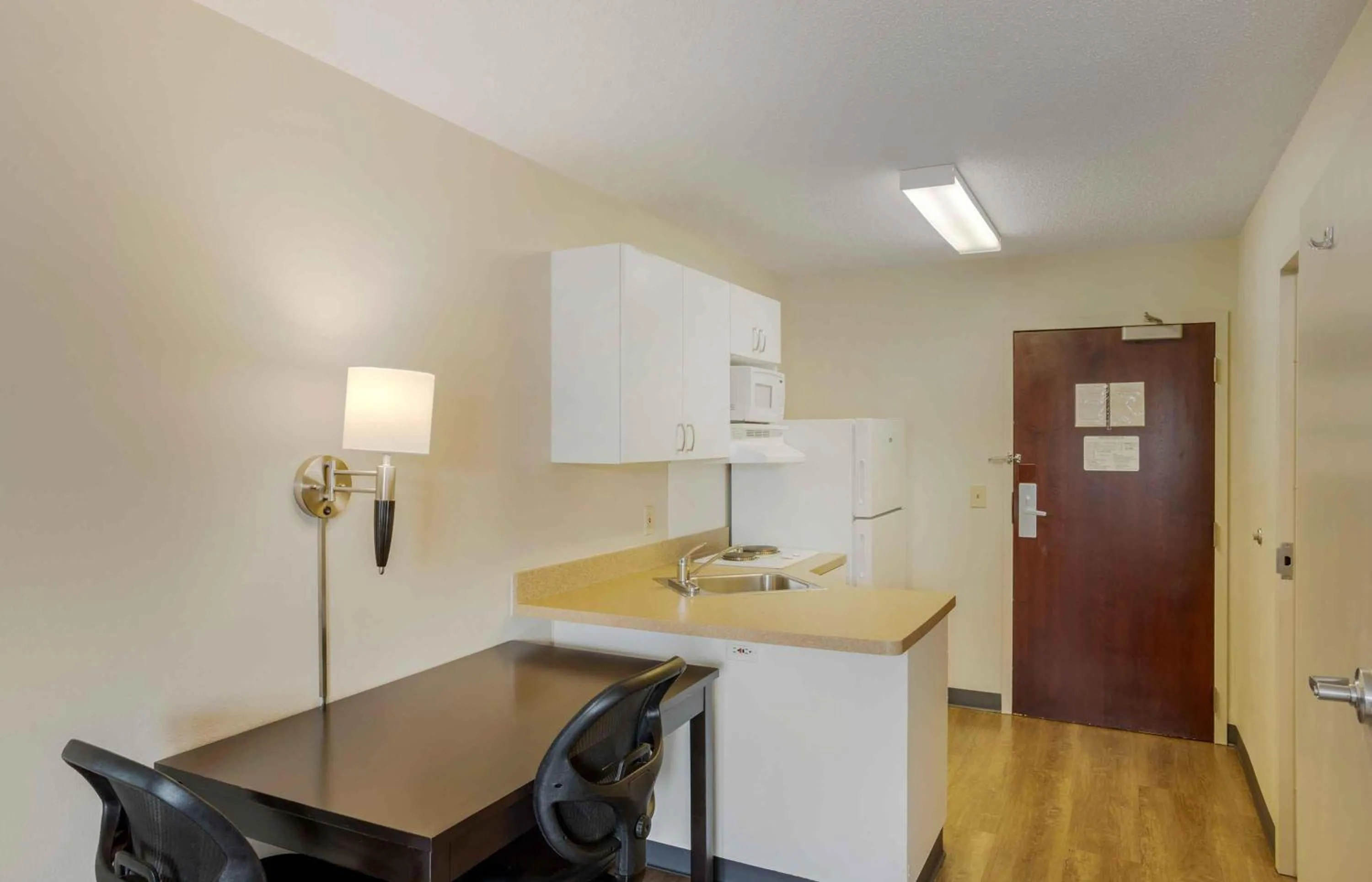Kitchen or kitchenette in Extended Stay America Suites - New York City - LaGuardia Airport