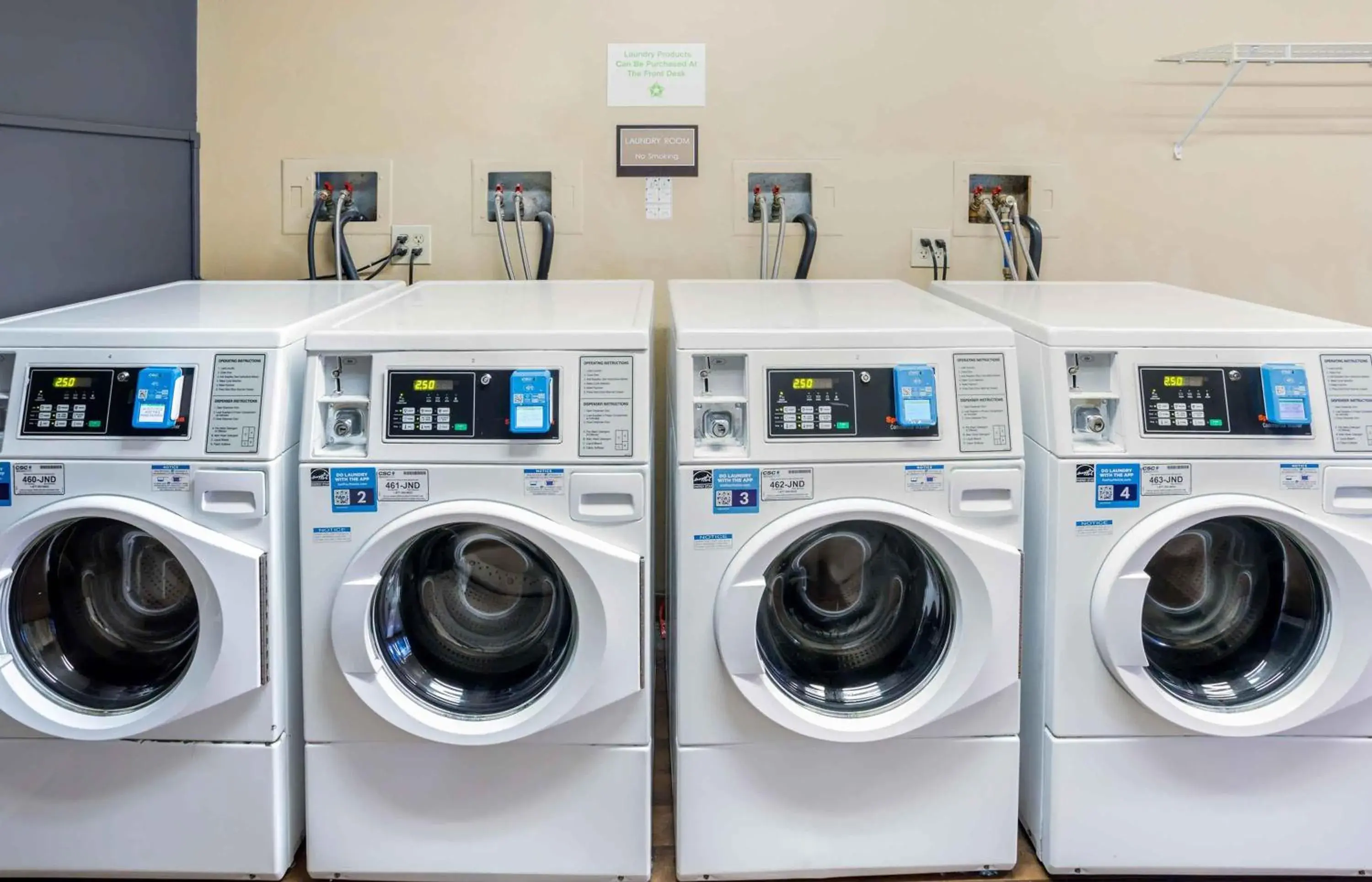 Property building in Extended Stay America Suites - New York City - LaGuardia Airport Property building in Extended Stay America Suites - New York City - LaGuardia Airport