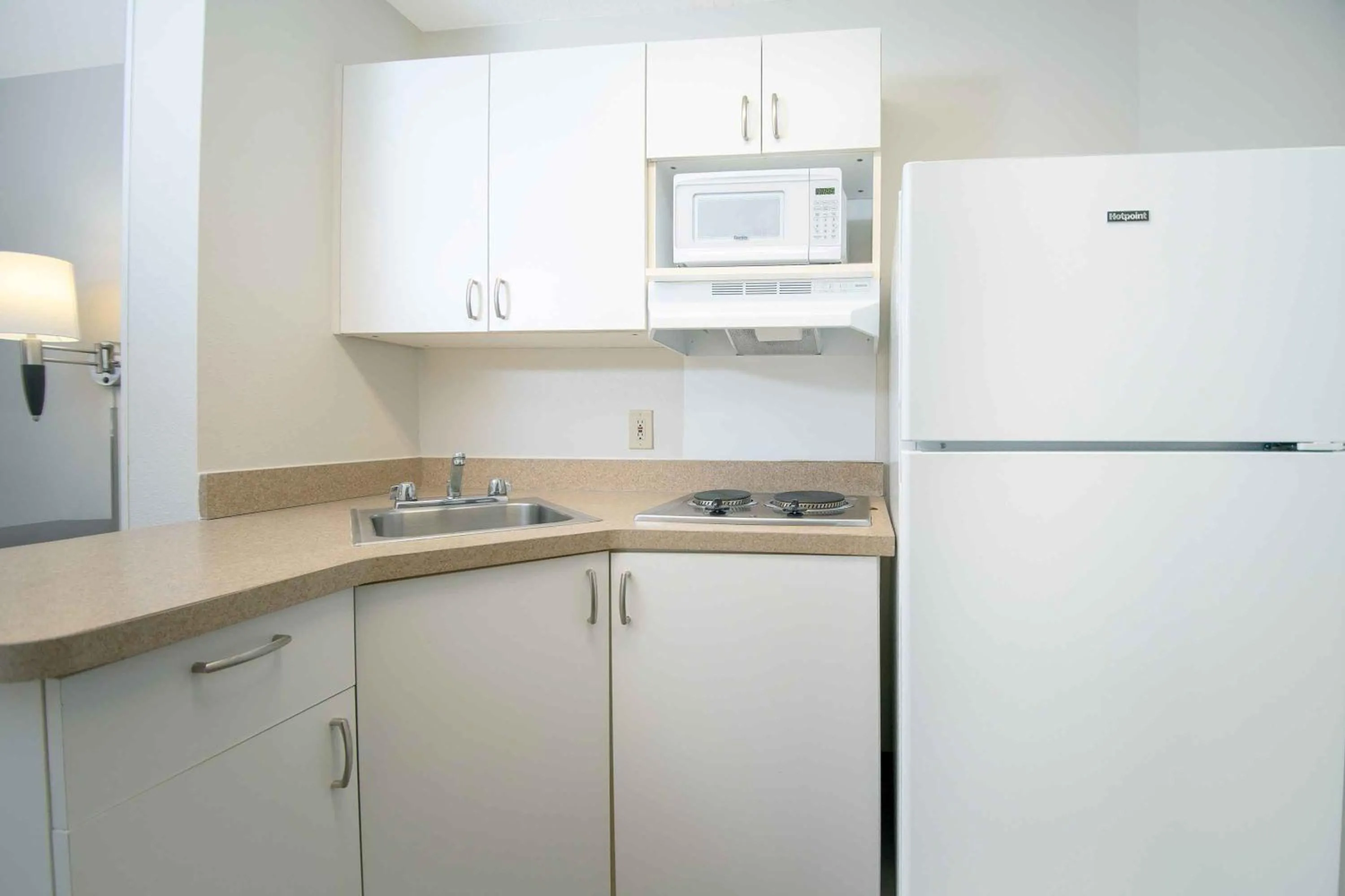 kitchen in Extended Stay America Suites - White Plains - Elmsford
