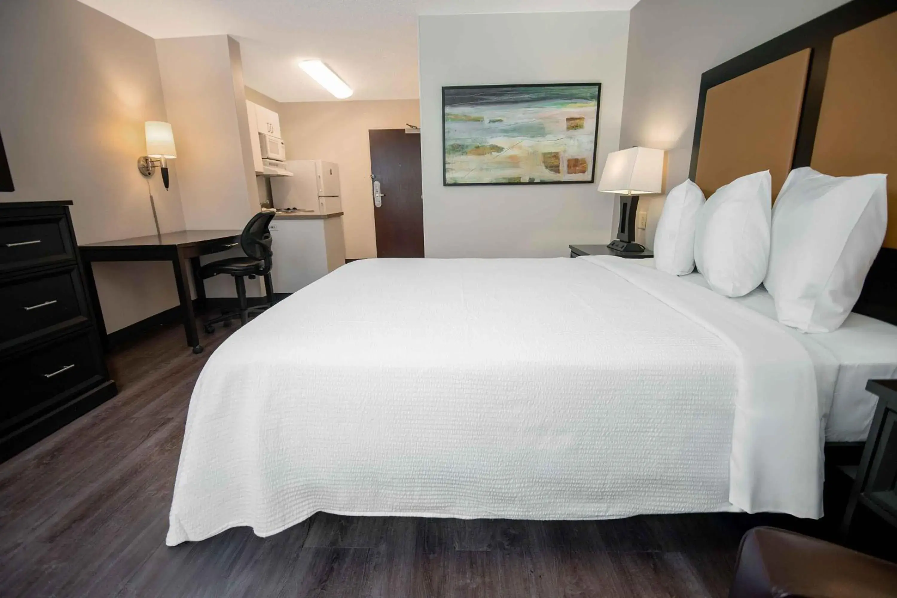 Bedroom, Bed in Extended Stay America Suites - White Plains - Elmsford Bedroom, Bed in Extended Stay America Suites - White Plains - Elmsford