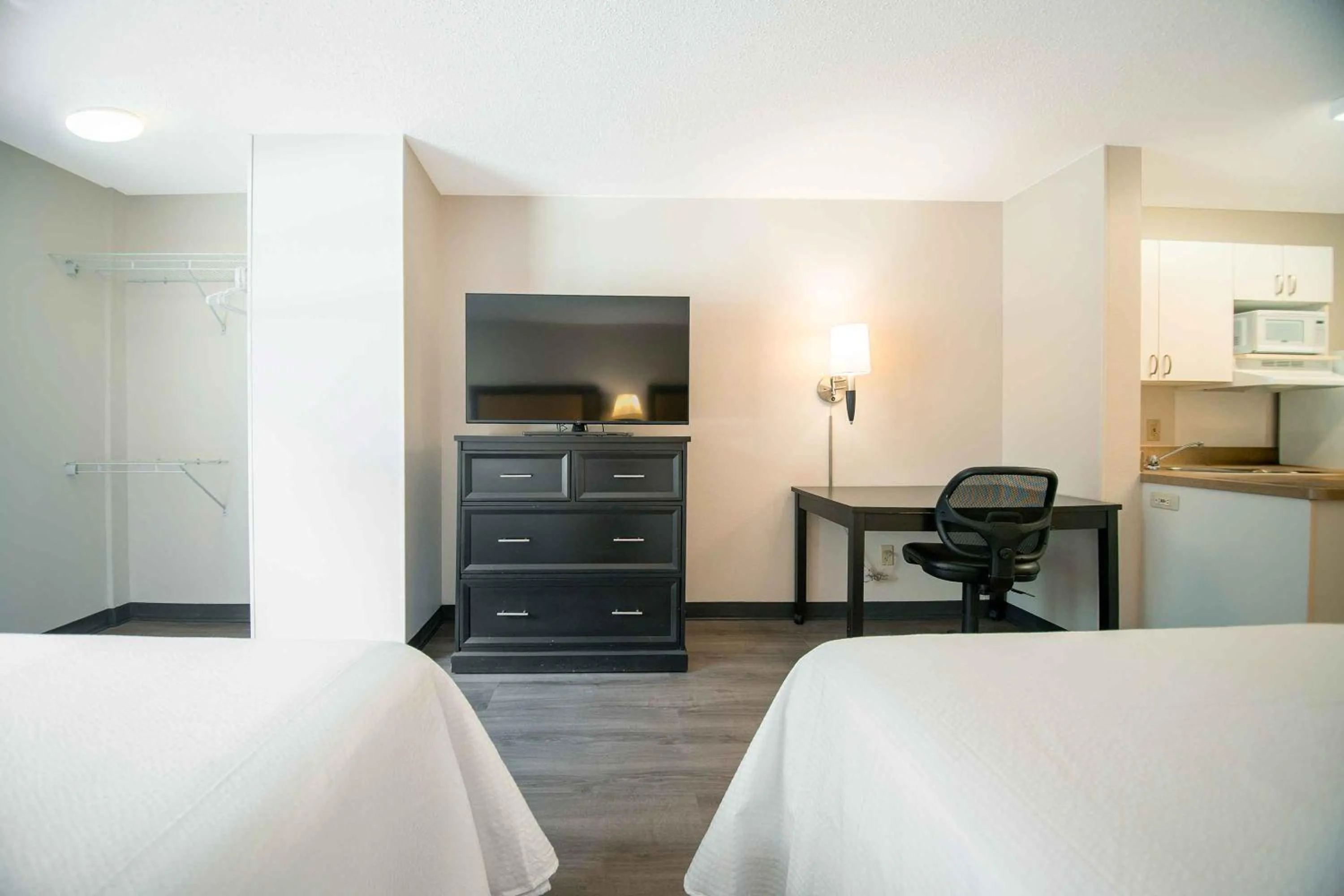 Bed in Extended Stay America Suites - White Plains - Elmsford