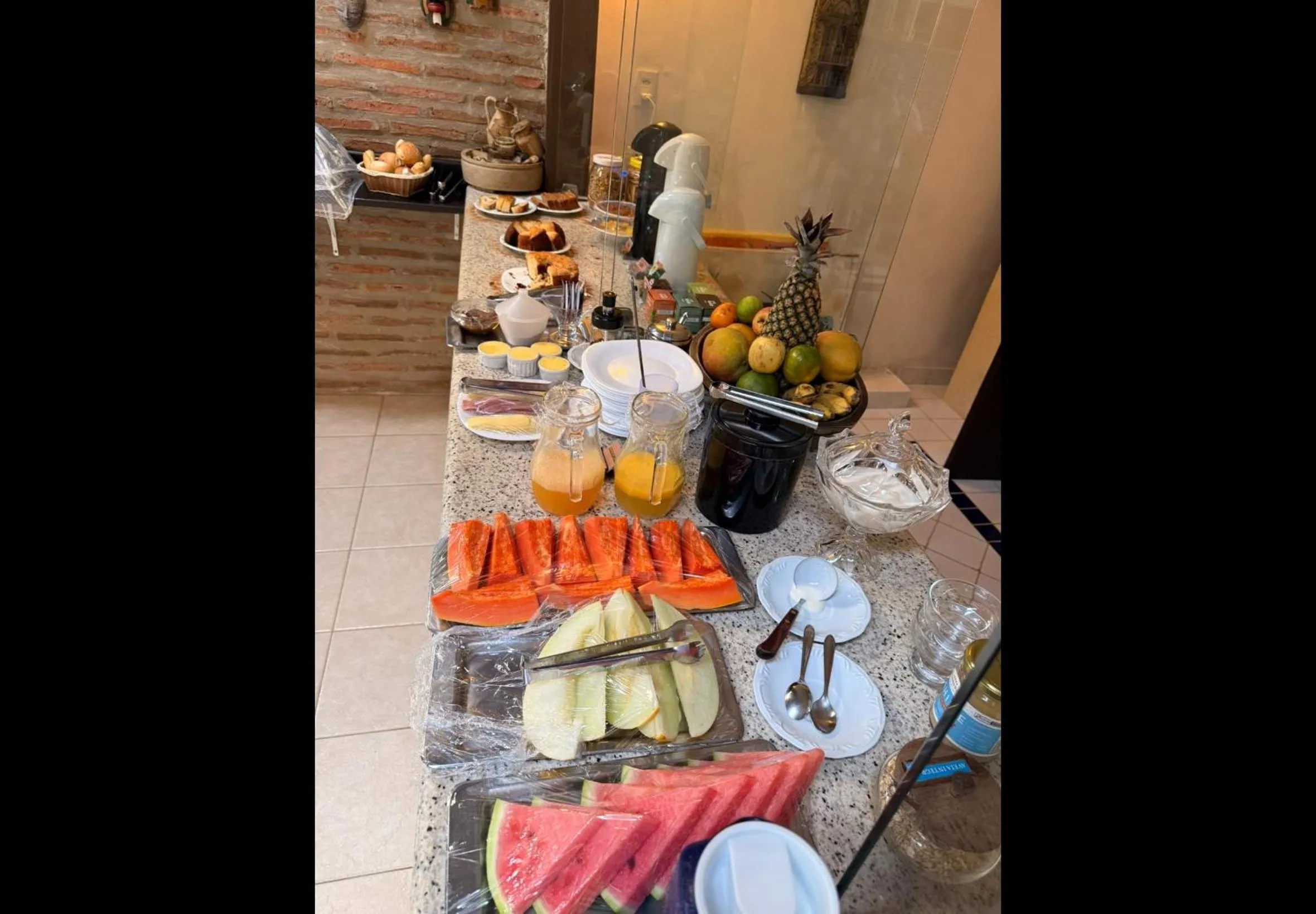 Buffet breakfast in Pousada Ibirapuera