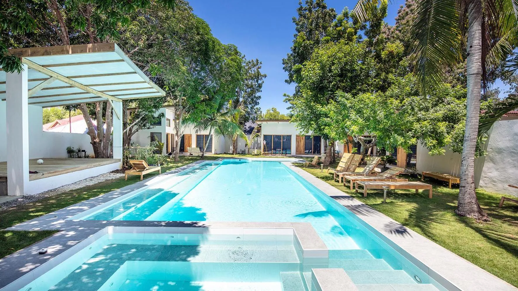 Swimming pool in Island World Panglao