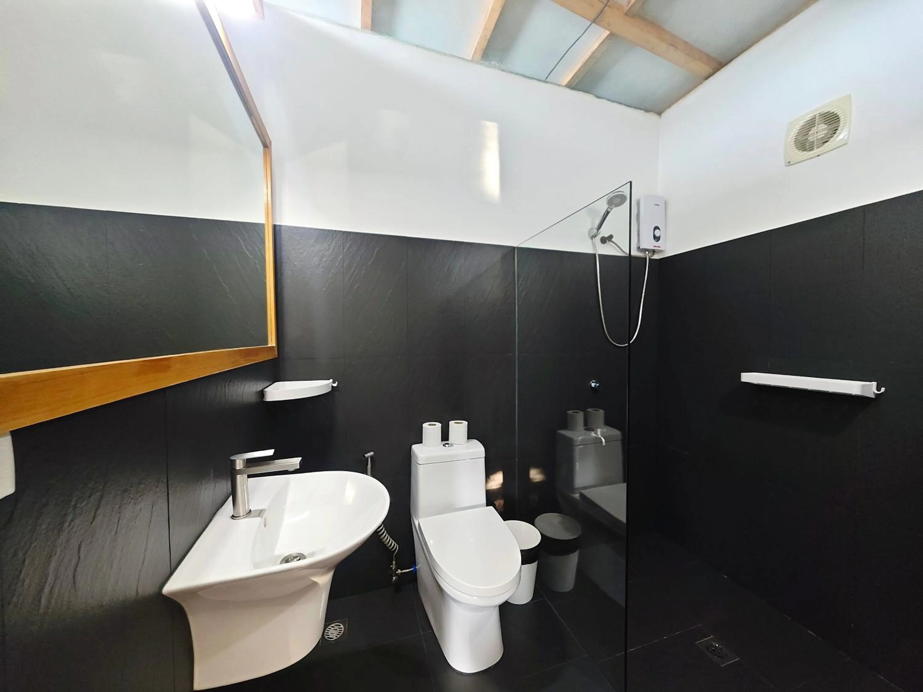 Toilet in Island World Panglao