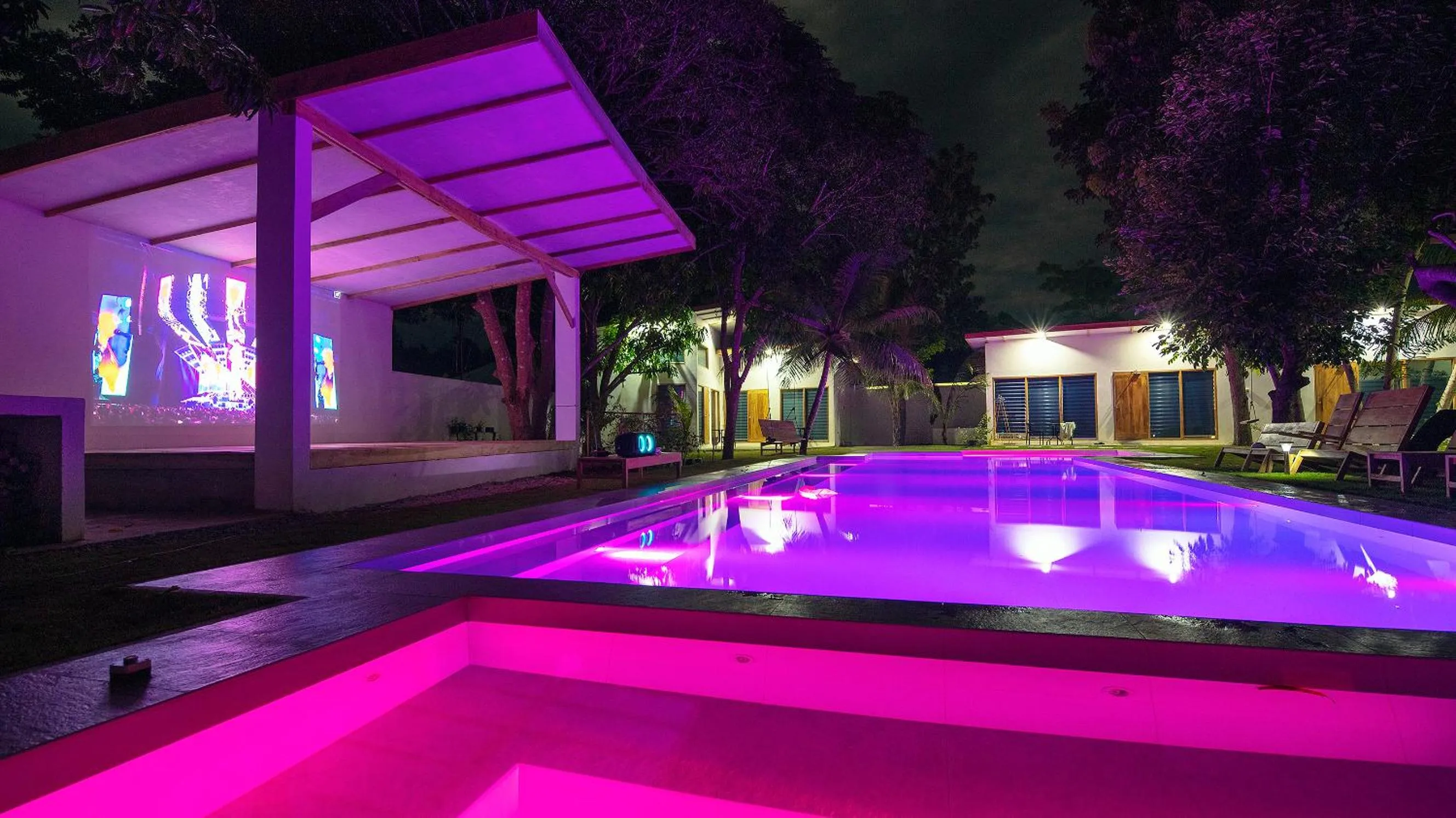 Swimming pool in Island World Panglao