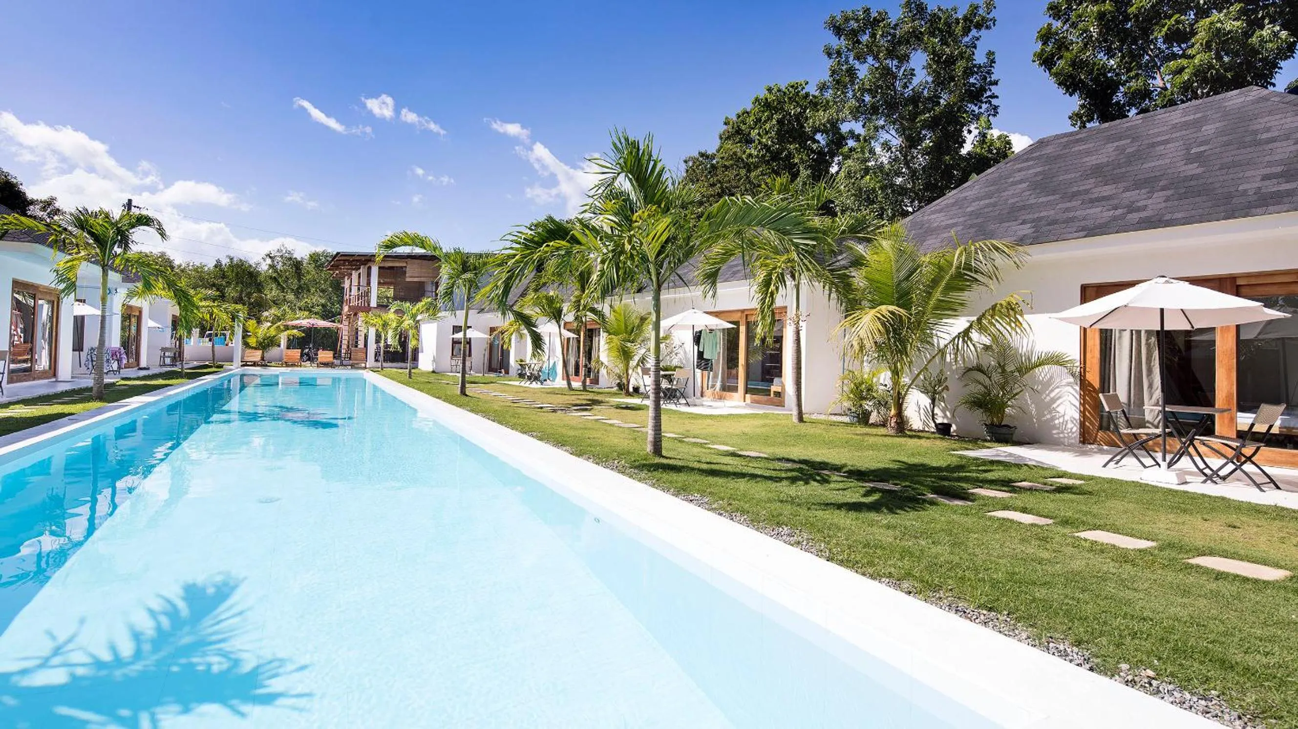 Swimming pool in Island World Panglao