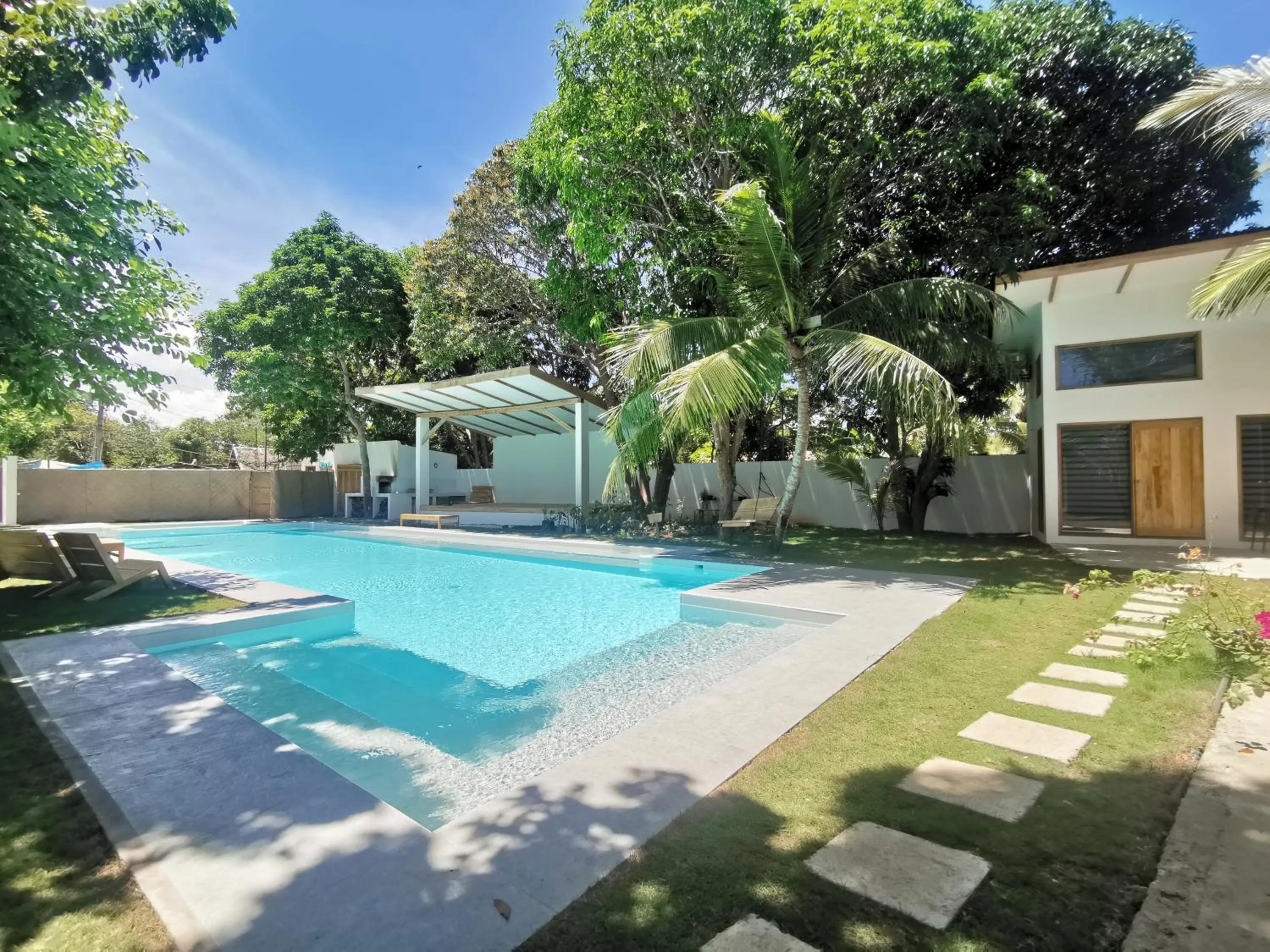 Swimming pool in Island World Panglao