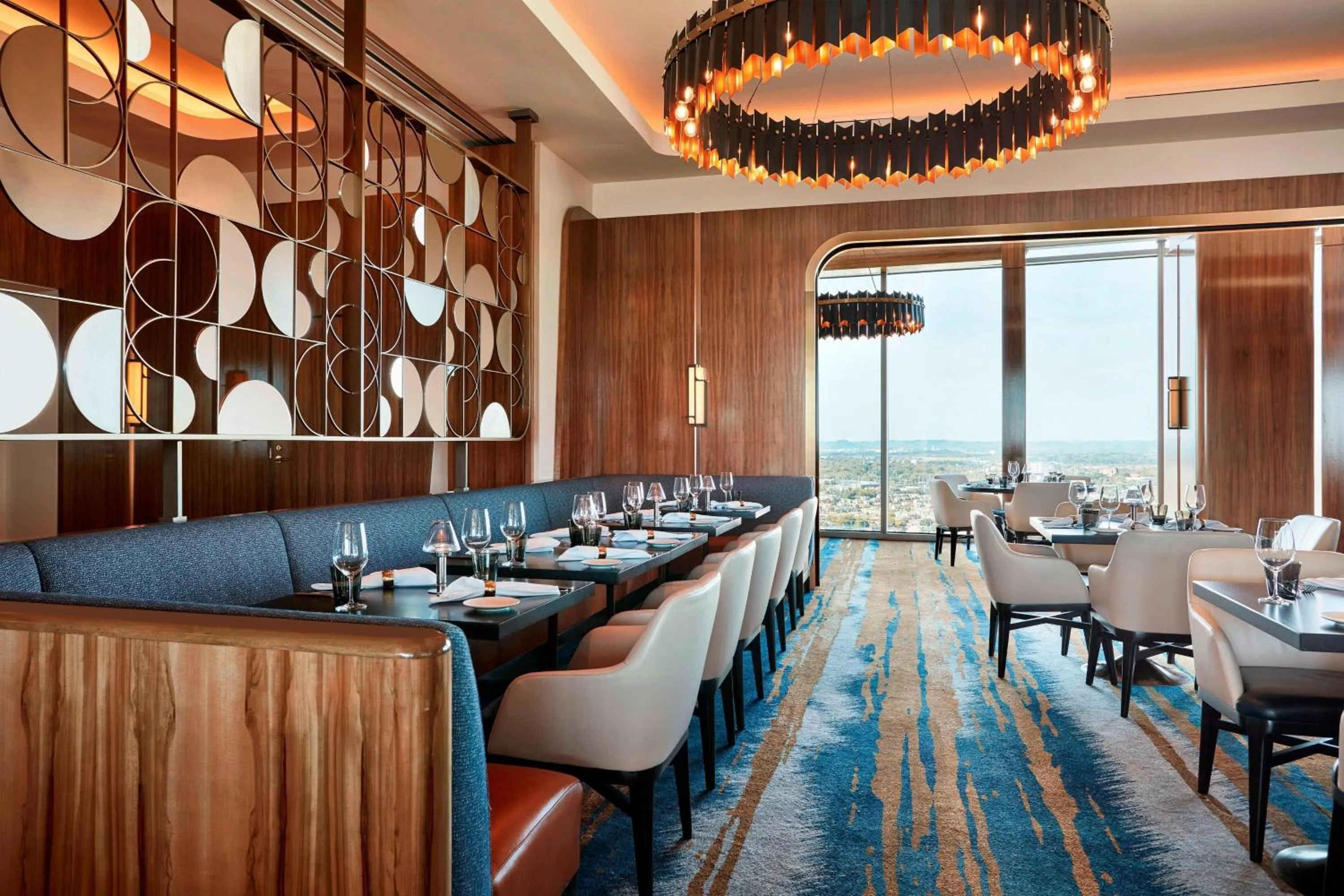 Restaurant/places to eat in JW Marriott Nashville