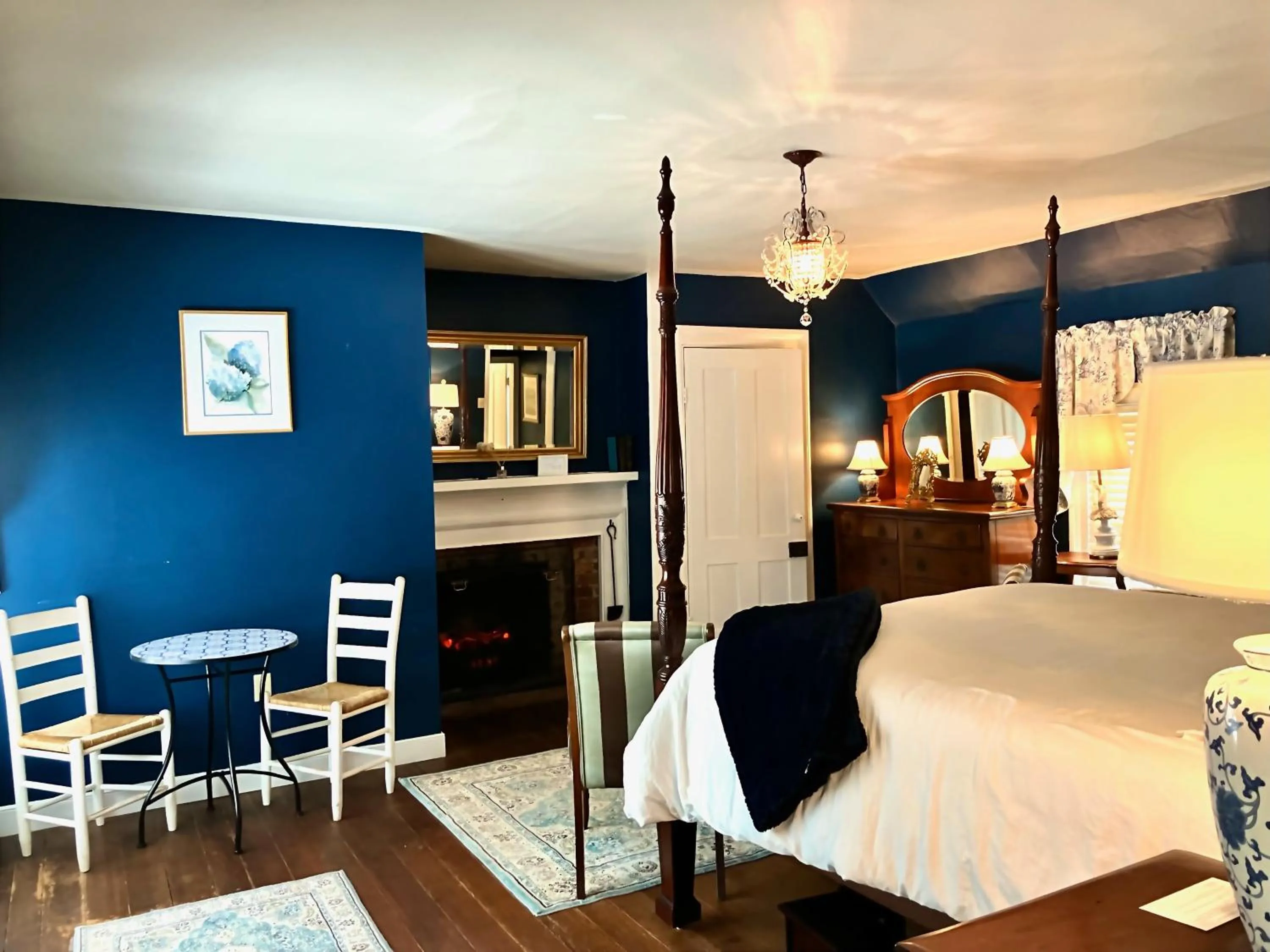 Bed in Prospect Hill Inn & Restaurant