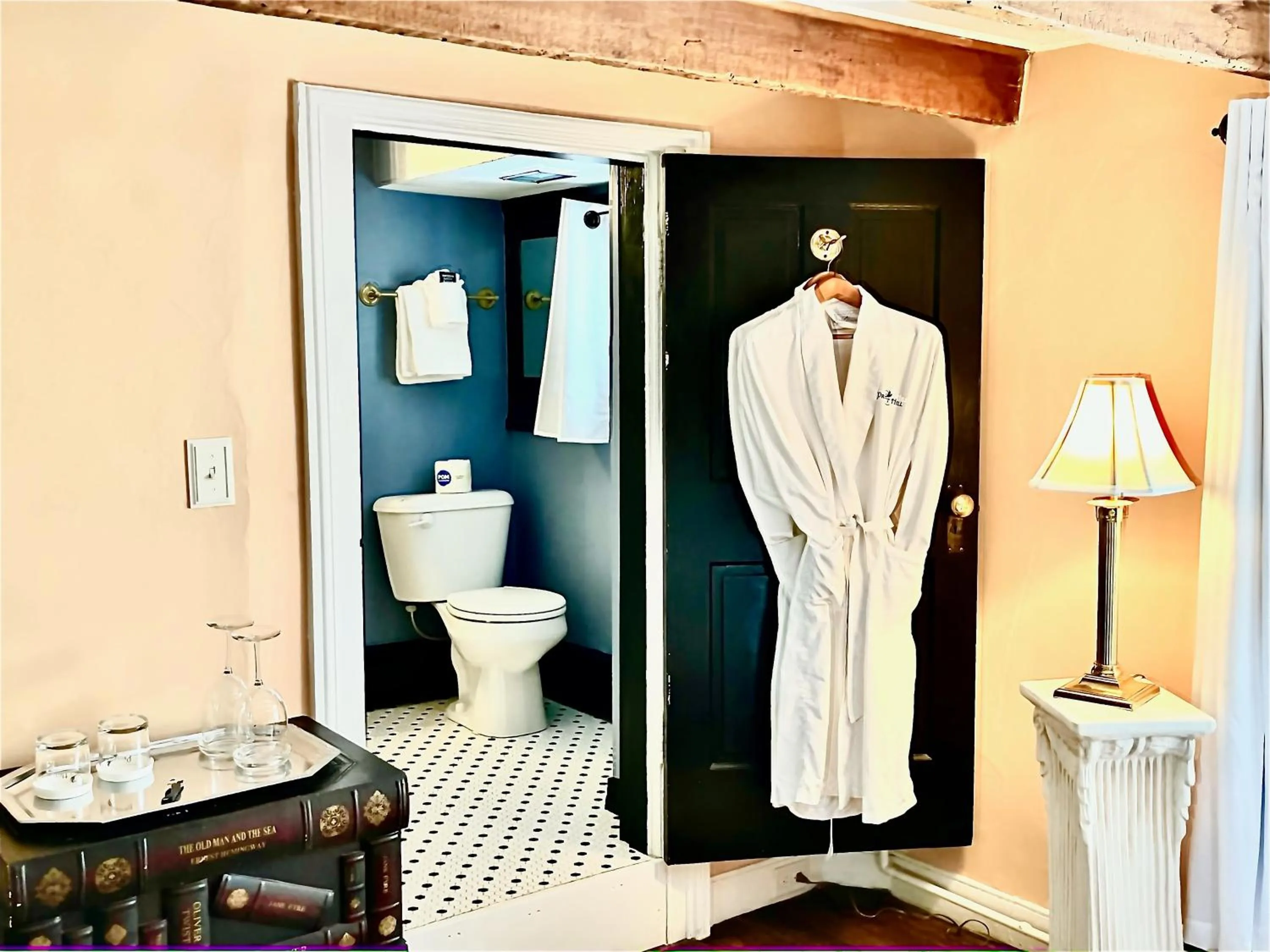 Bathroom in Prospect Hill Inn & Restaurant