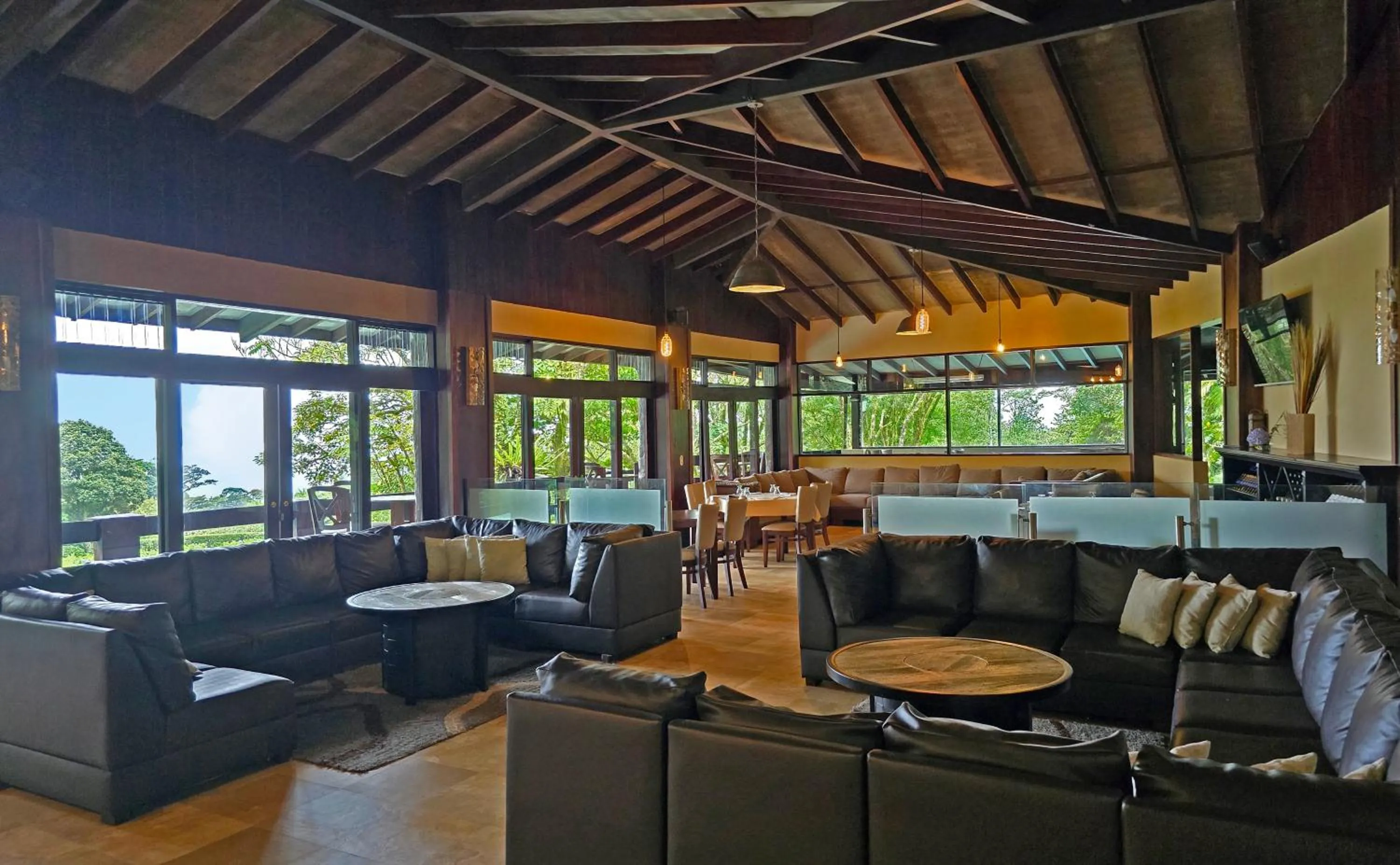 Restaurant/places to eat in El Establo Mountain Hotel