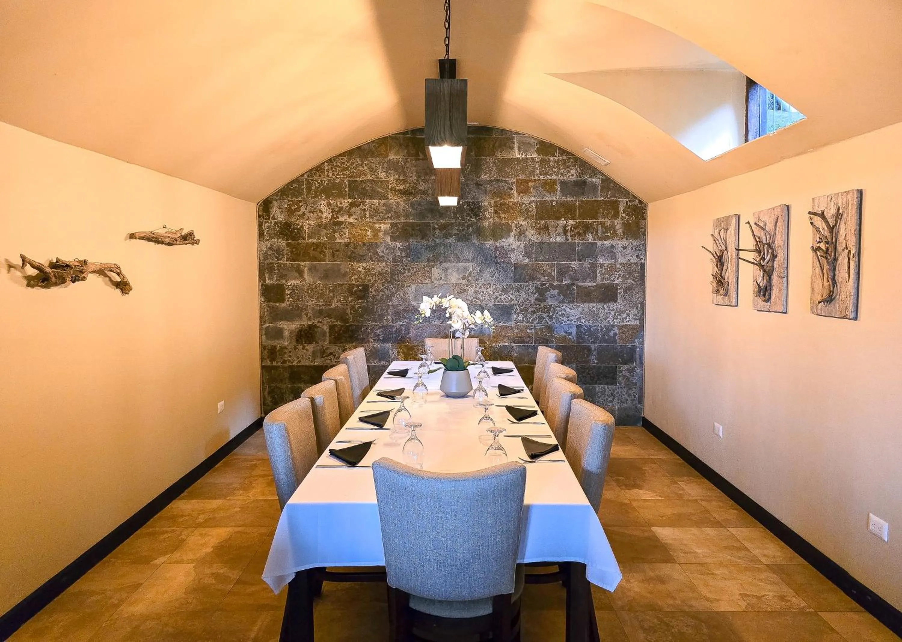 Restaurant/places to eat in El Establo Mountain Hotel