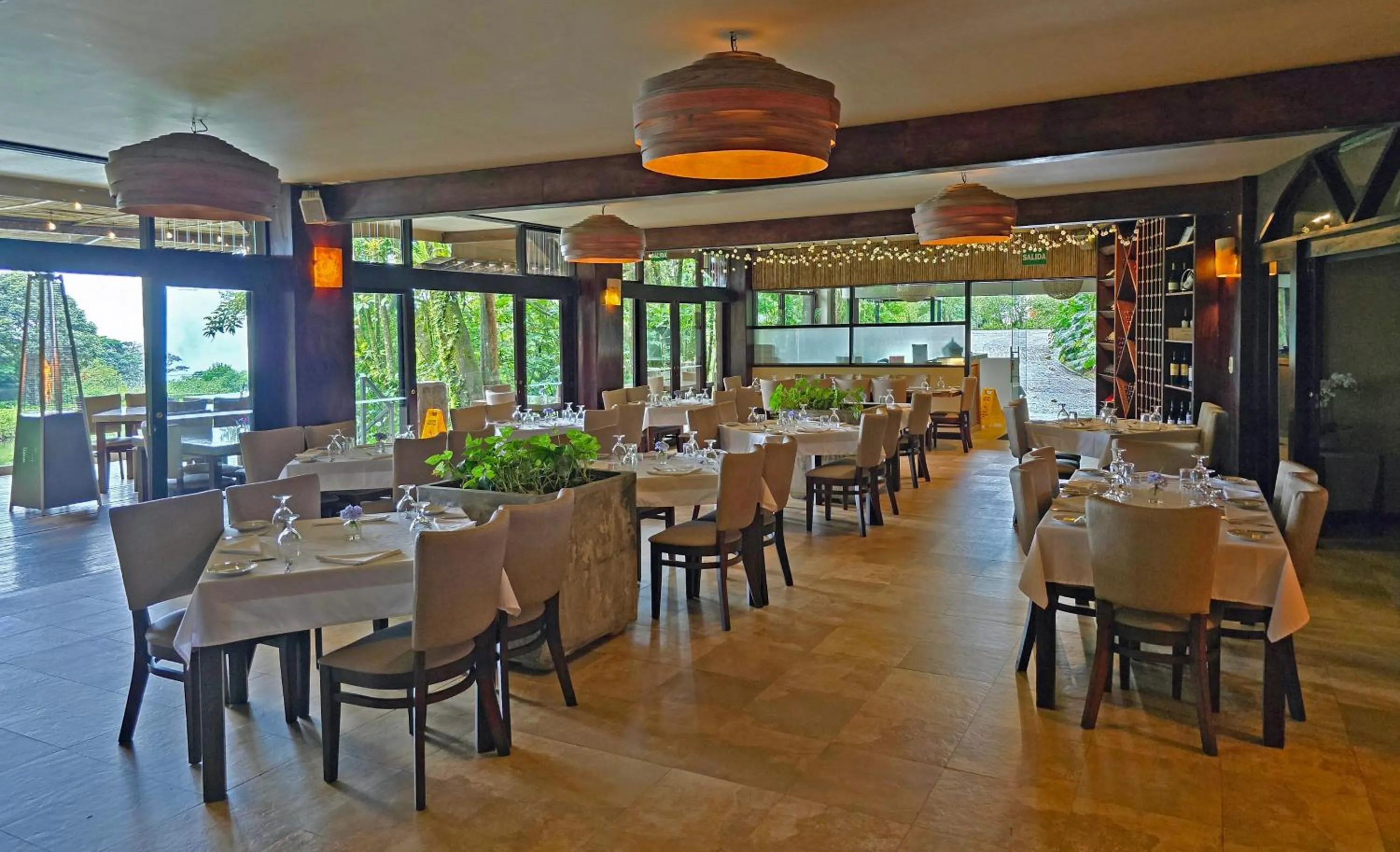 Restaurant/places to eat in El Establo Mountain Hotel