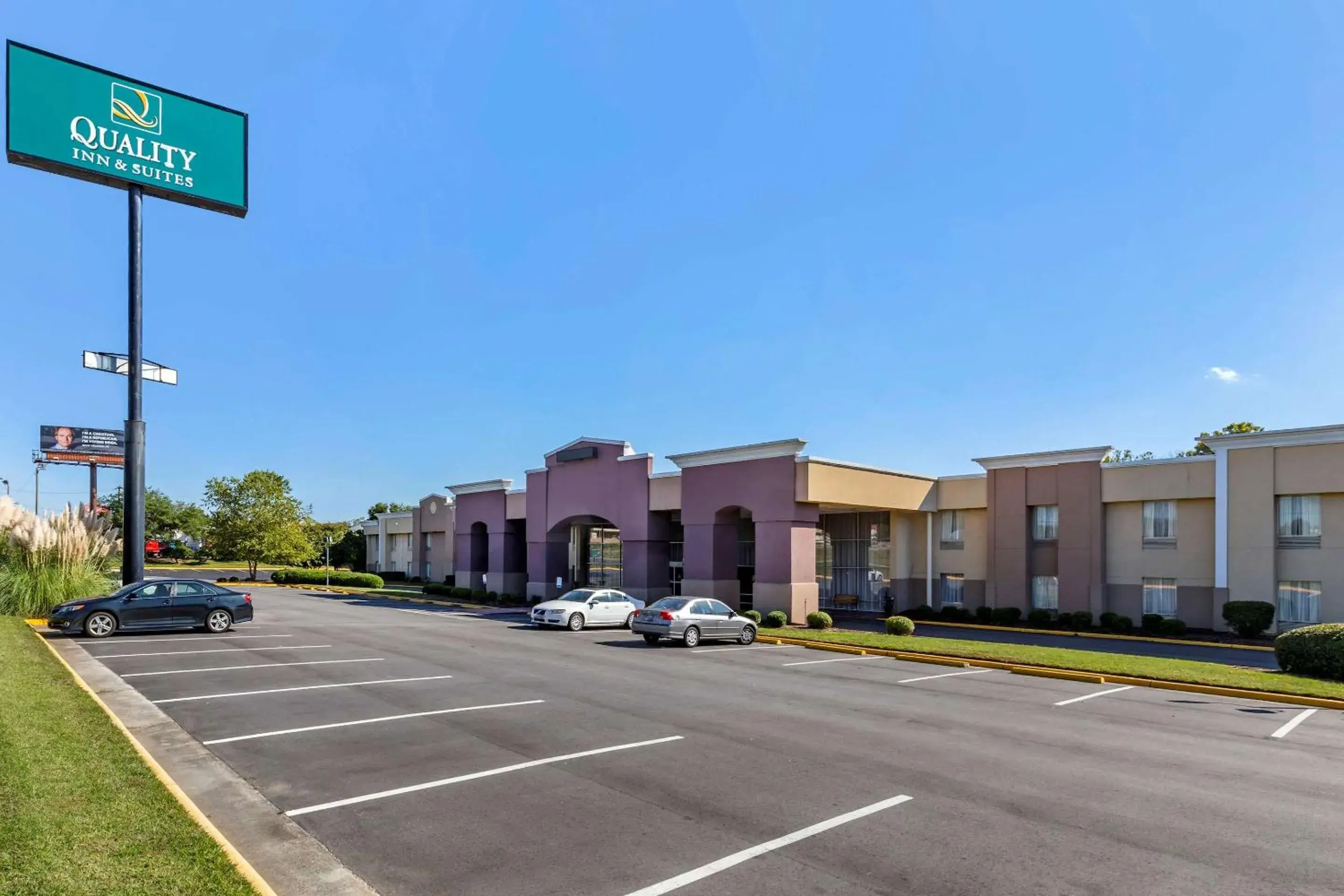 Property building in Quality Inn & Suites - Greensboro-High Point Property building in Quality Inn & Suites - Greensboro-High Point