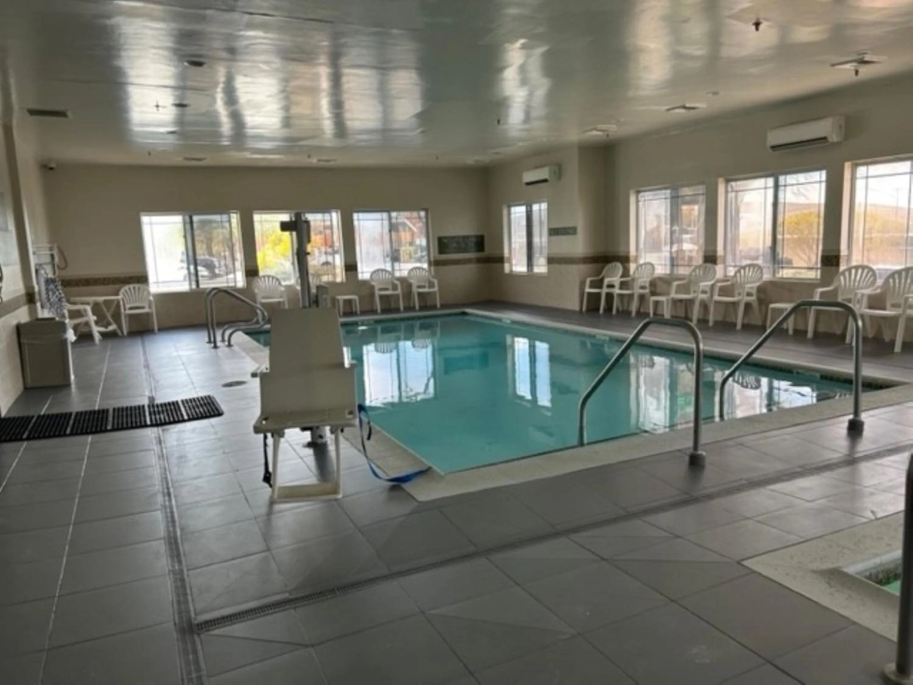 Swimming pool in Holiday Inn & Suites - Barstow by IHG