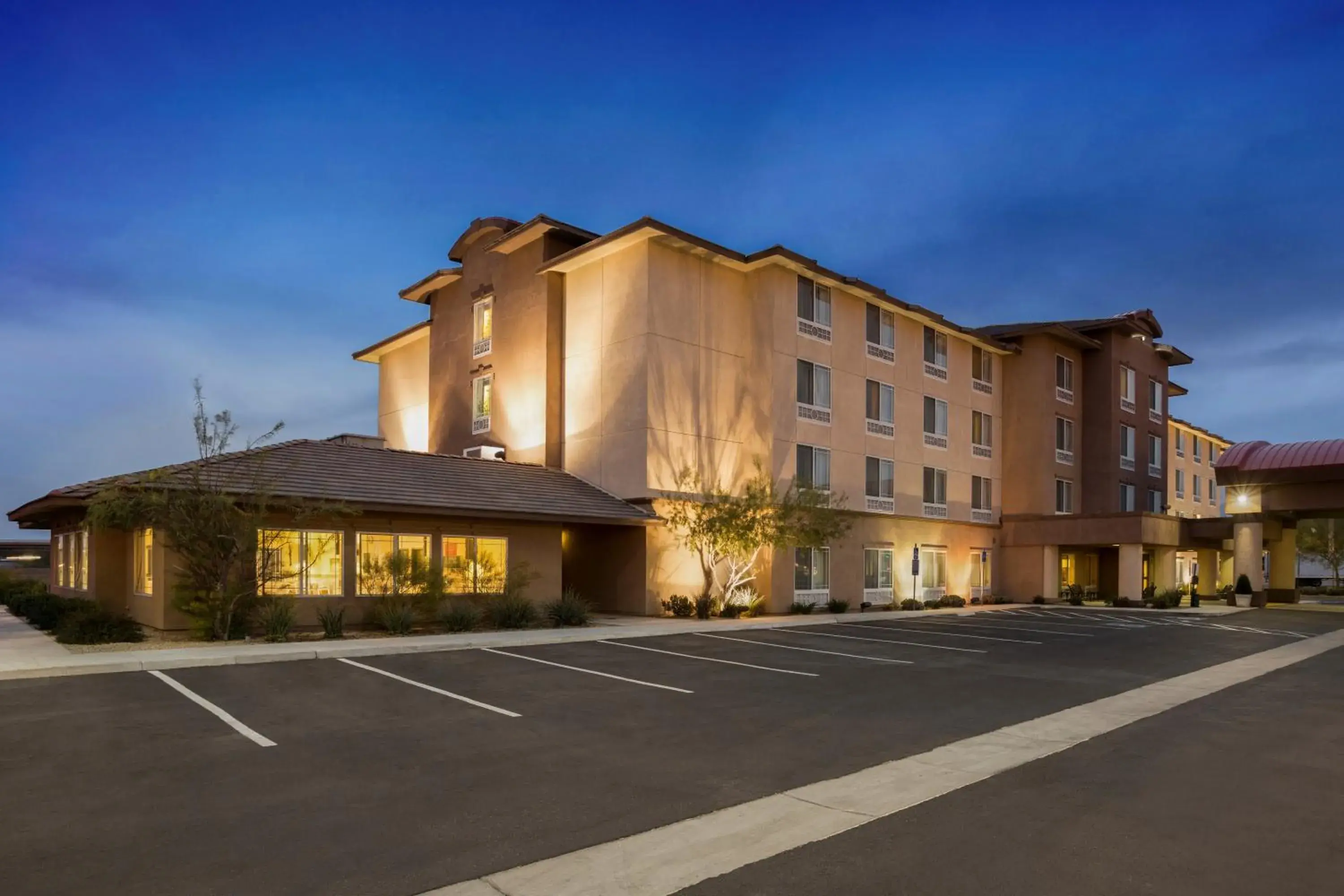 Facade/entrance in Holiday Inn & Suites - Barstow by IHG Facade/entrance in Holiday Inn & Suites - Barstow by IHG