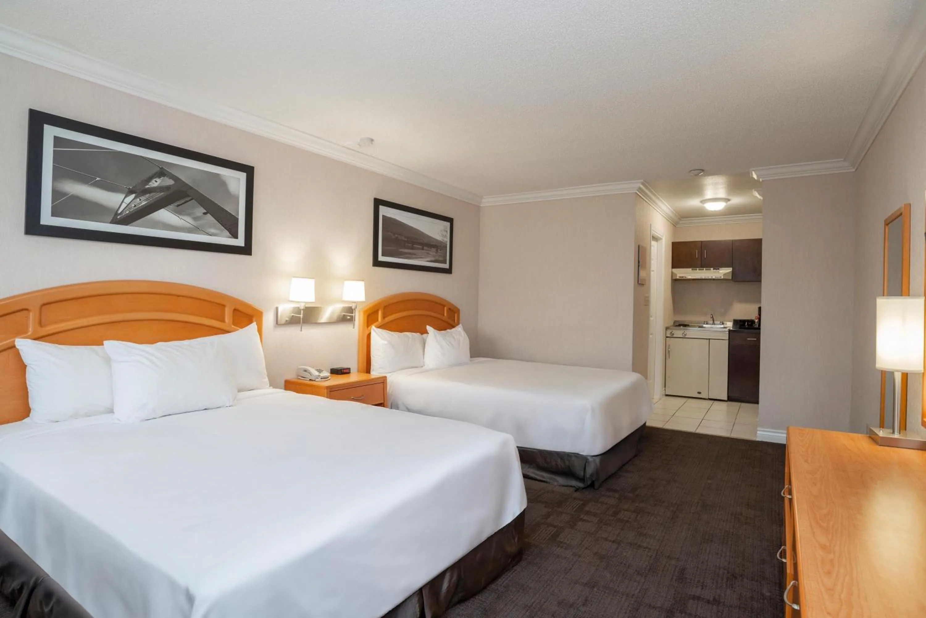 Photo of the whole room, Bed in Sandman Hotel Revelstoke