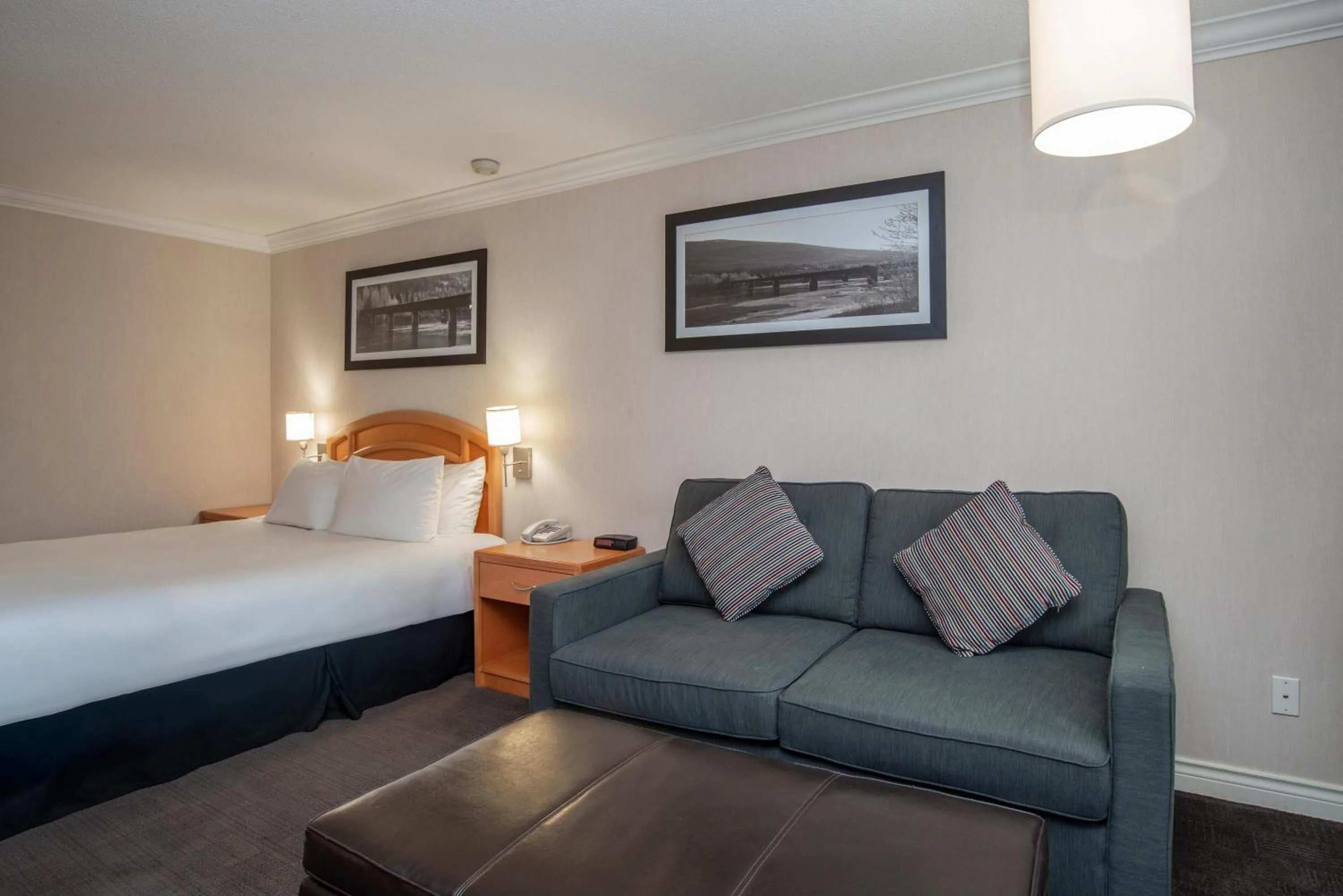 Photo of the whole room, Bed in Sandman Hotel Revelstoke