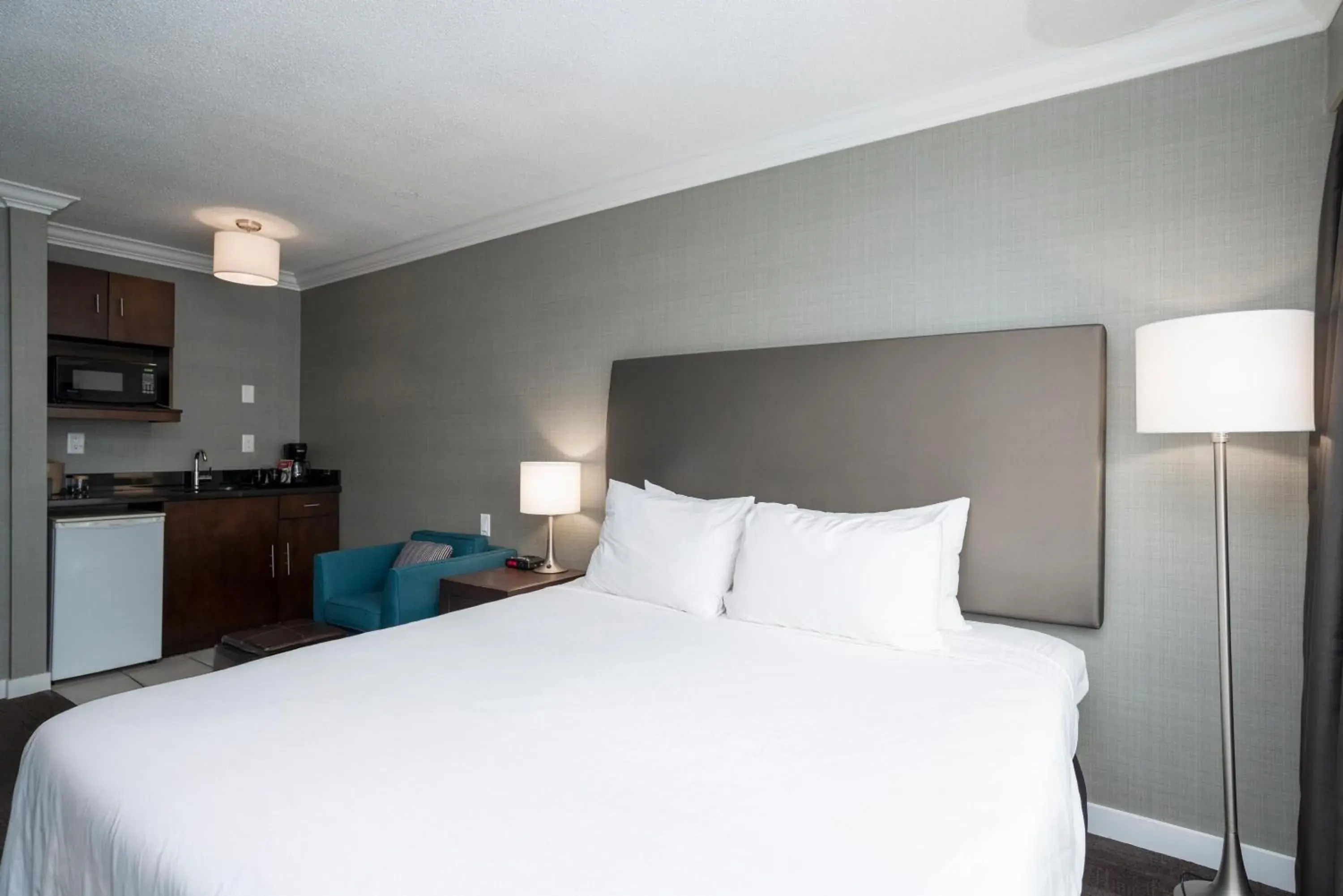 Photo of the whole room, Bed in Sandman Hotel Revelstoke Photo of the whole room, Bed in Sandman Hotel Revelstoke