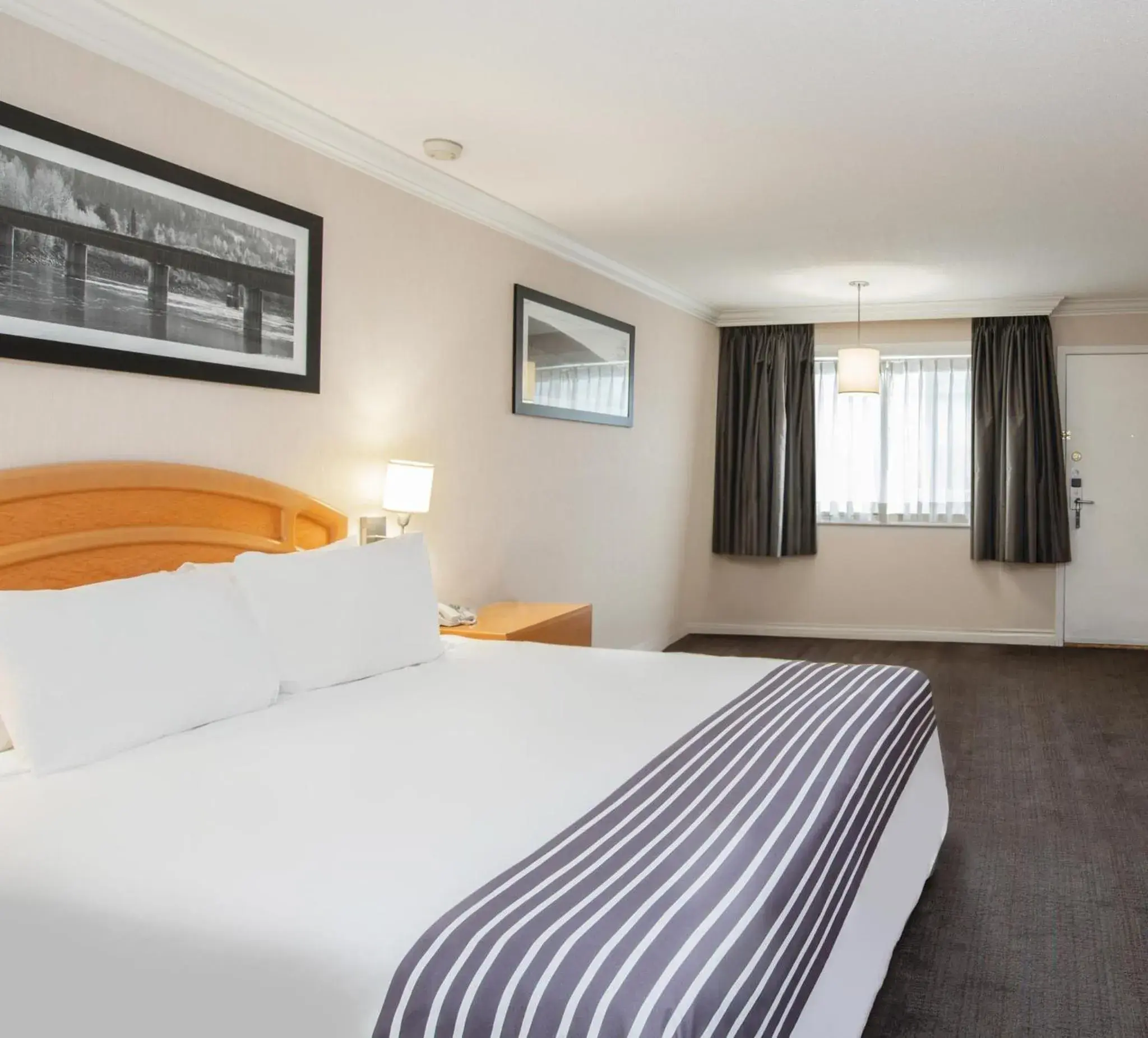 Standard Room, 1 King Bed, Monashee Building in Sandman Hotel Revelstoke Standard Room, 1 King Bed, Monashee Building in Sandman Hotel Revelstoke