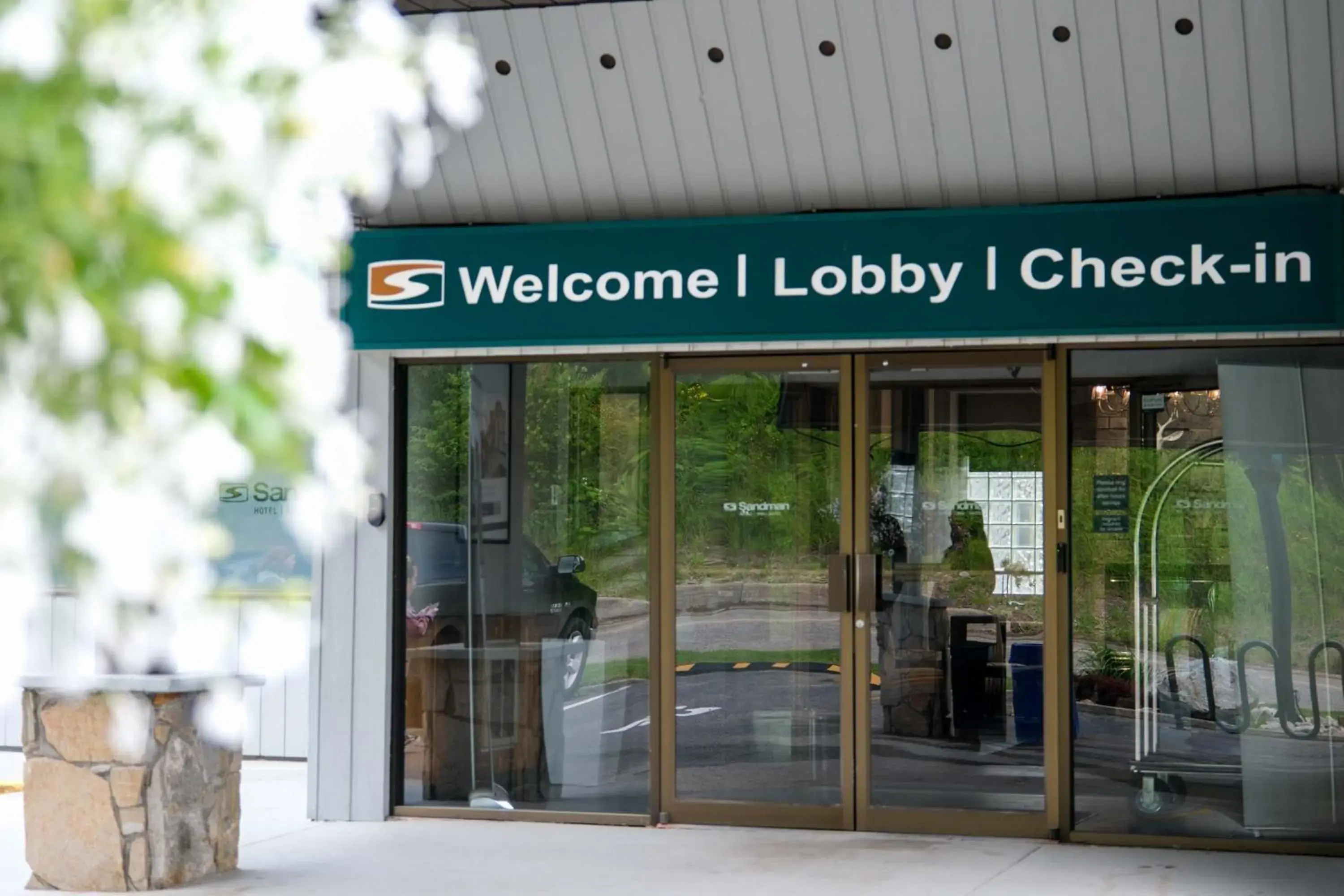 Property building in Sandman Hotel Revelstoke Property building in Sandman Hotel Revelstoke