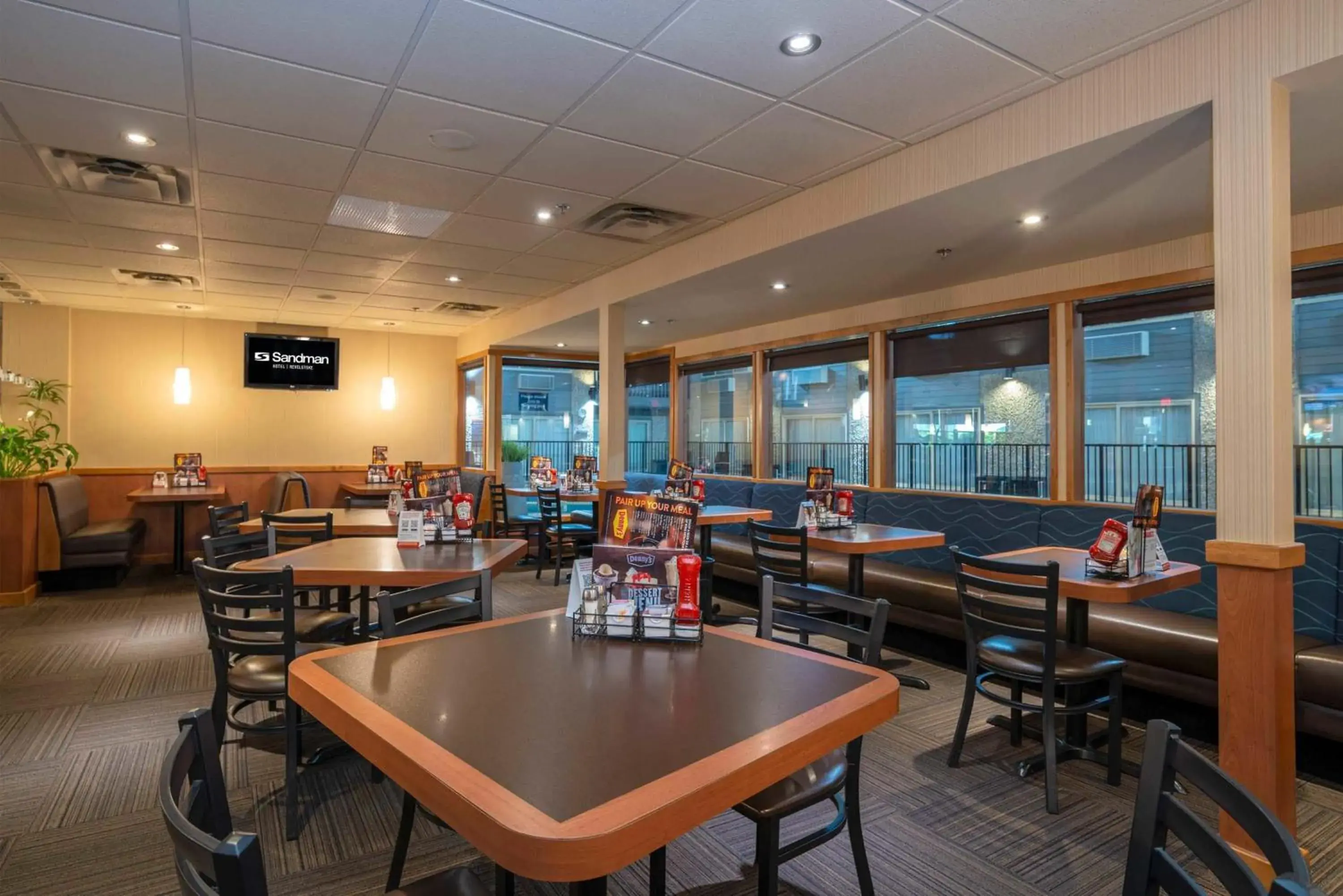 Restaurant/places to eat in Sandman Hotel Revelstoke Restaurant/places to eat in Sandman Hotel Revelstoke