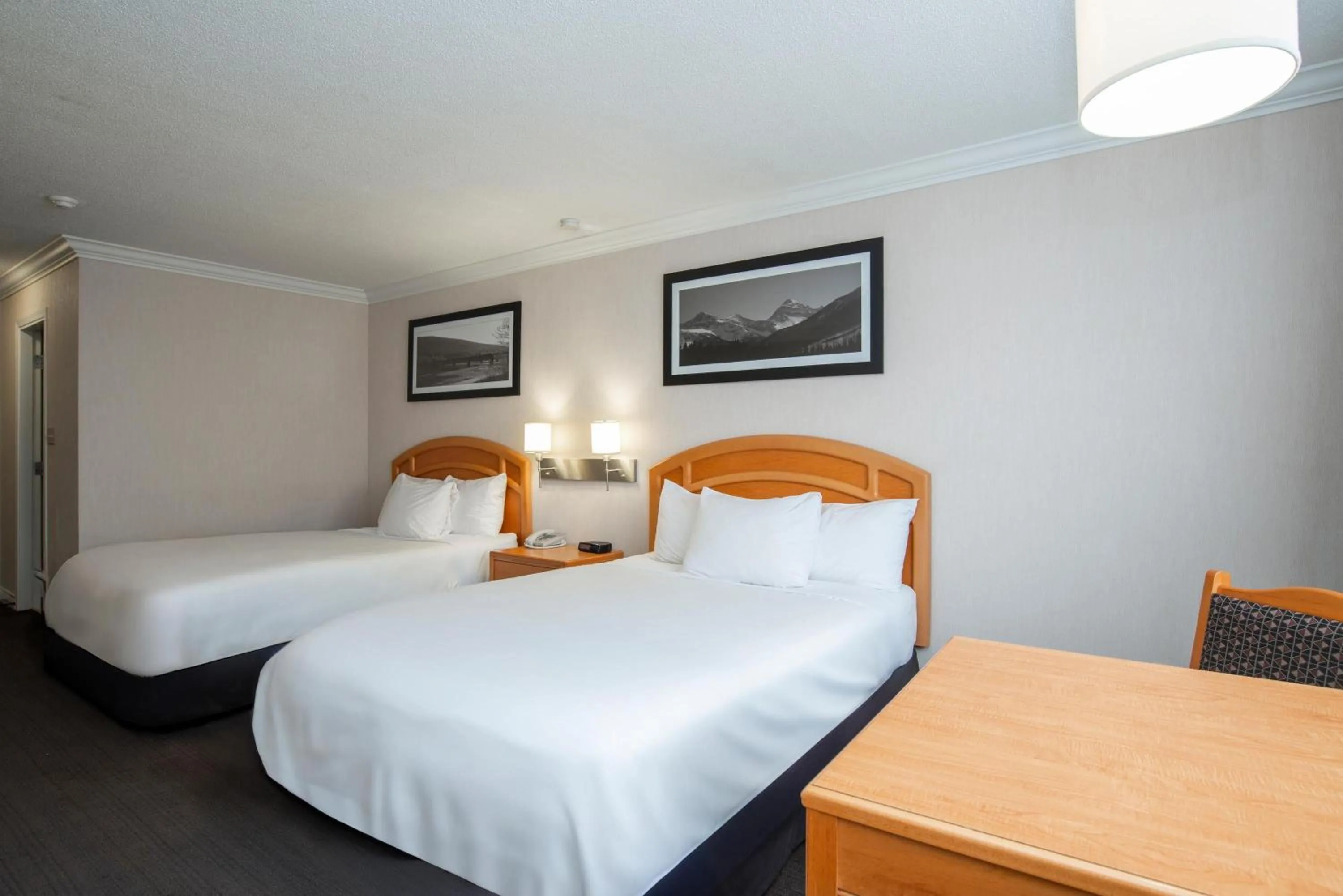 Photo of the whole room, Bed in Sandman Hotel Revelstoke