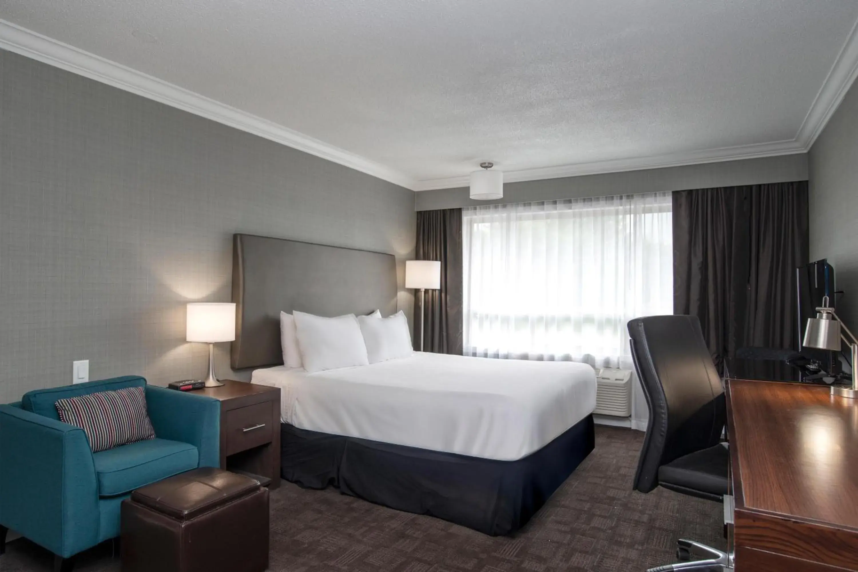 Photo of the whole room, Bed in Sandman Hotel Revelstoke Photo of the whole room, Bed in Sandman Hotel Revelstoke