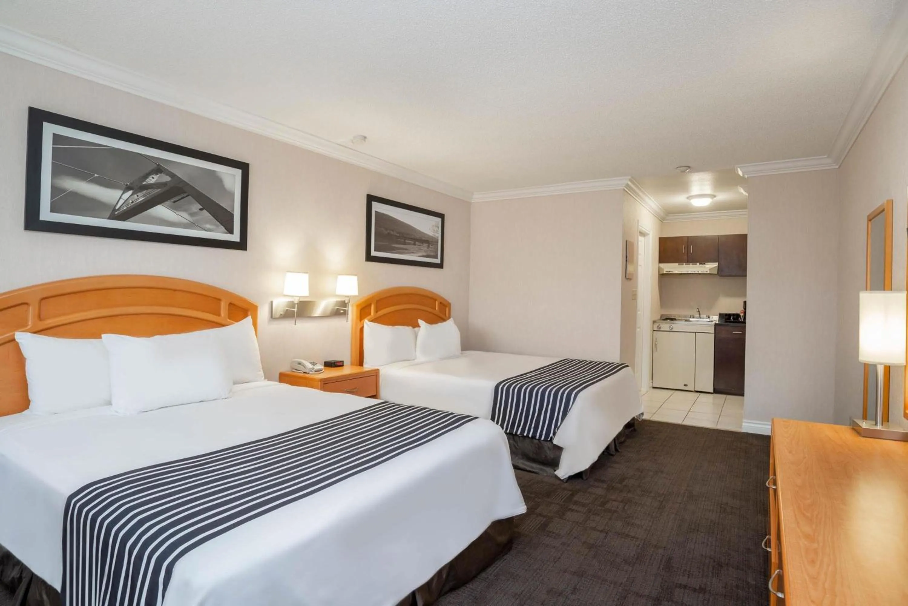 Photo of the whole room, Bed in Sandman Hotel Revelstoke