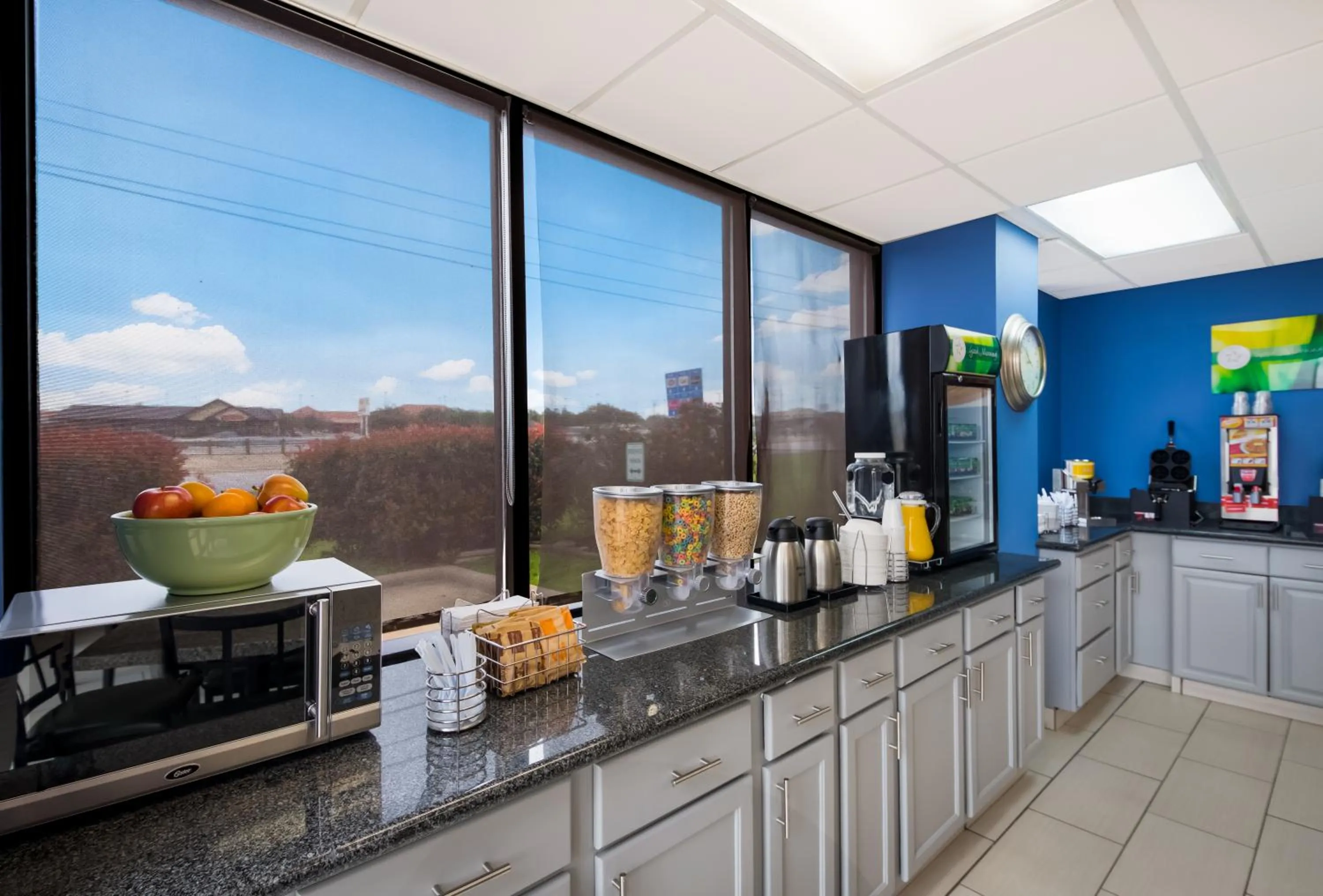 Breakfast in Quality Inn & Suites Round Rock