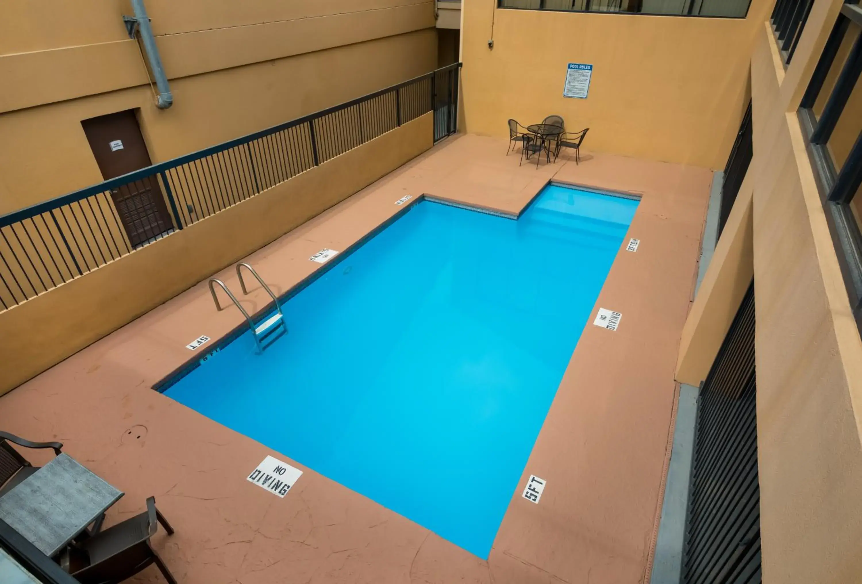 Swimming pool in Quality Inn & Suites Round Rock Swimming pool in Quality Inn & Suites Round Rock