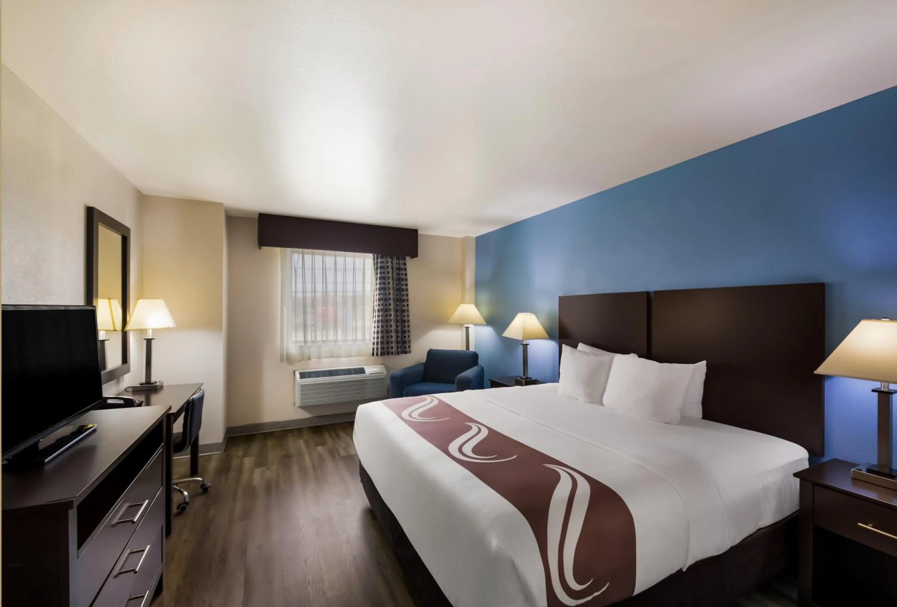 Bedroom, Bed in Quality Inn & Suites Round Rock