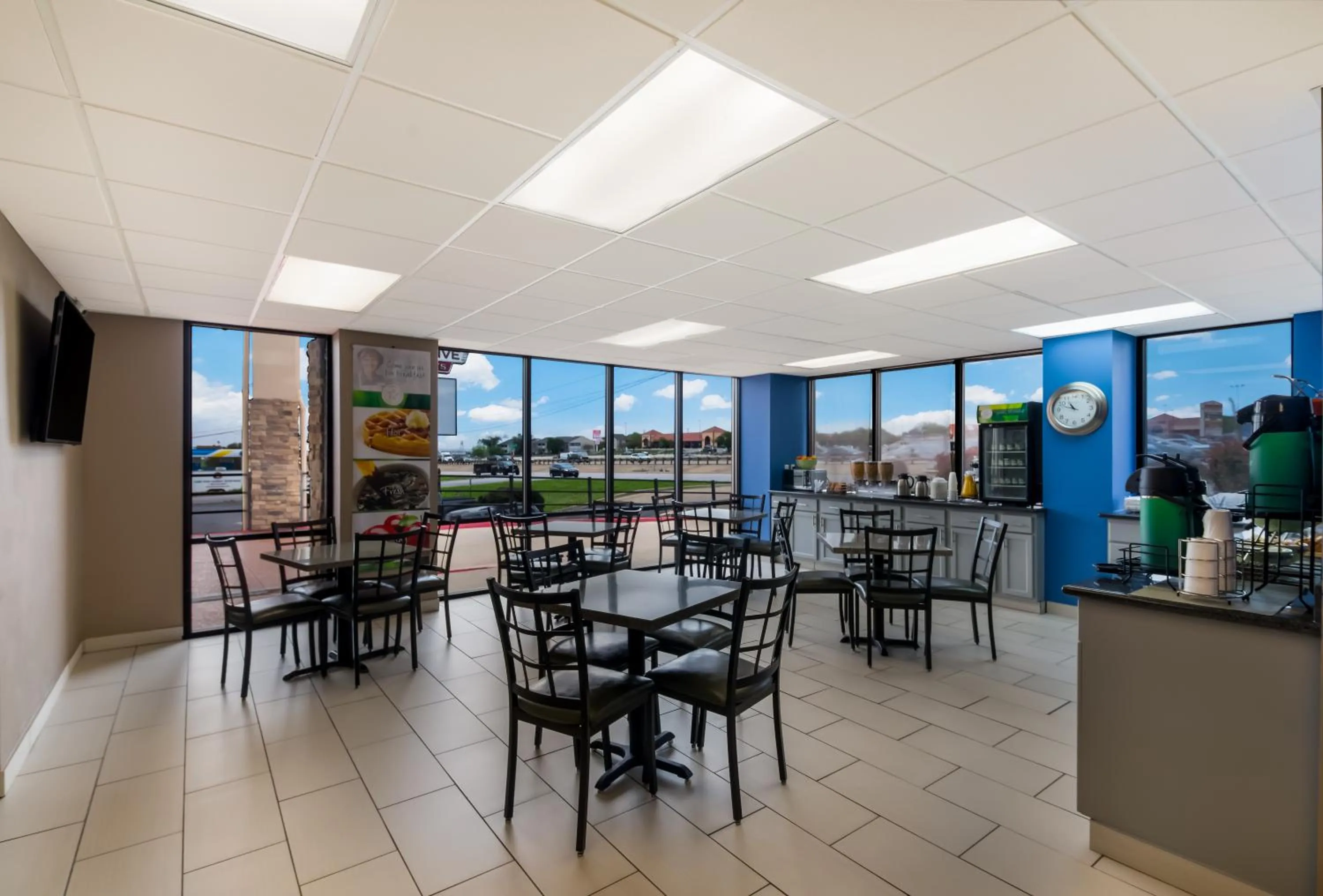 Dining area in Quality Inn & Suites Round Rock