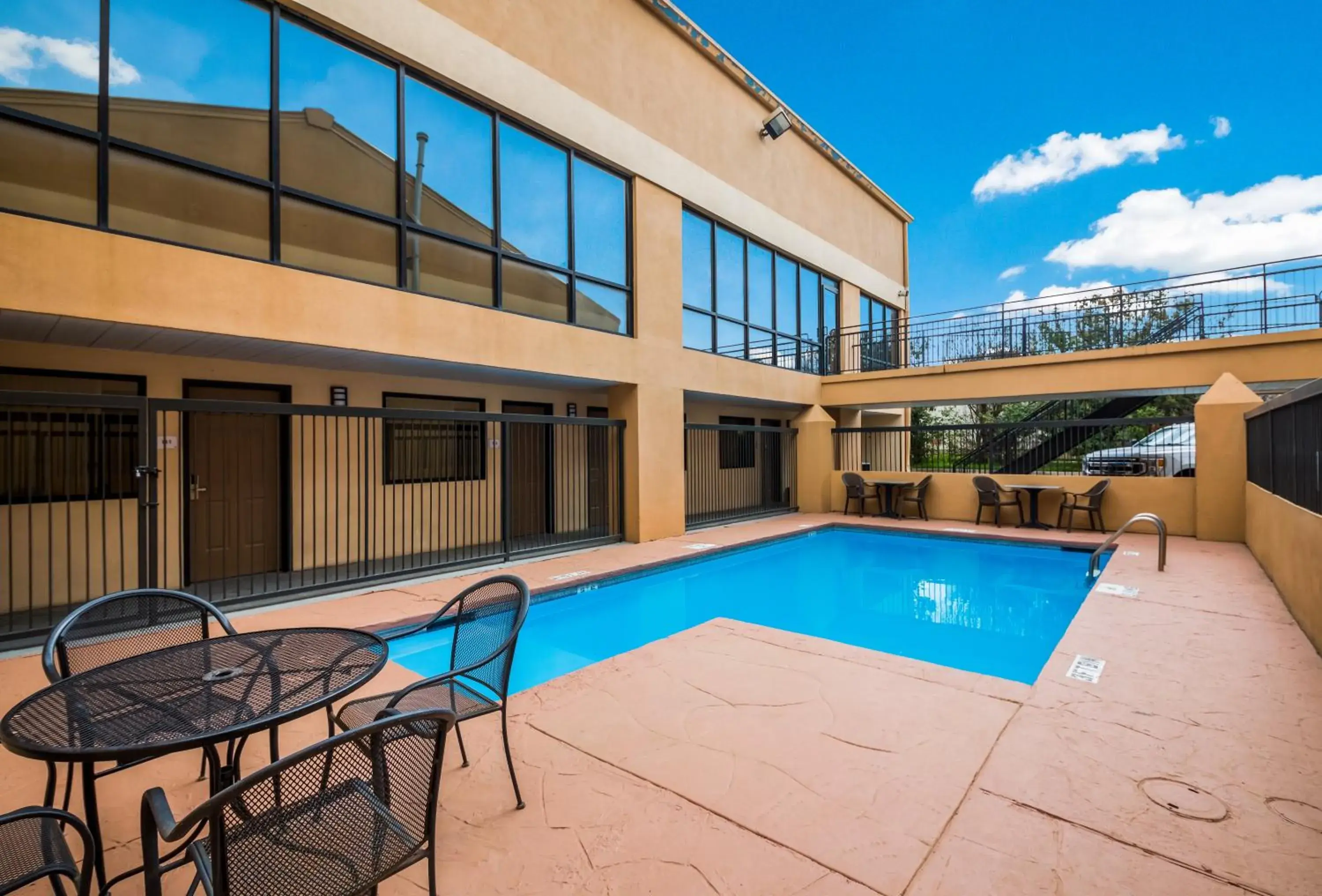 Swimming pool in Quality Inn & Suites Round Rock Swimming pool in Quality Inn & Suites Round Rock