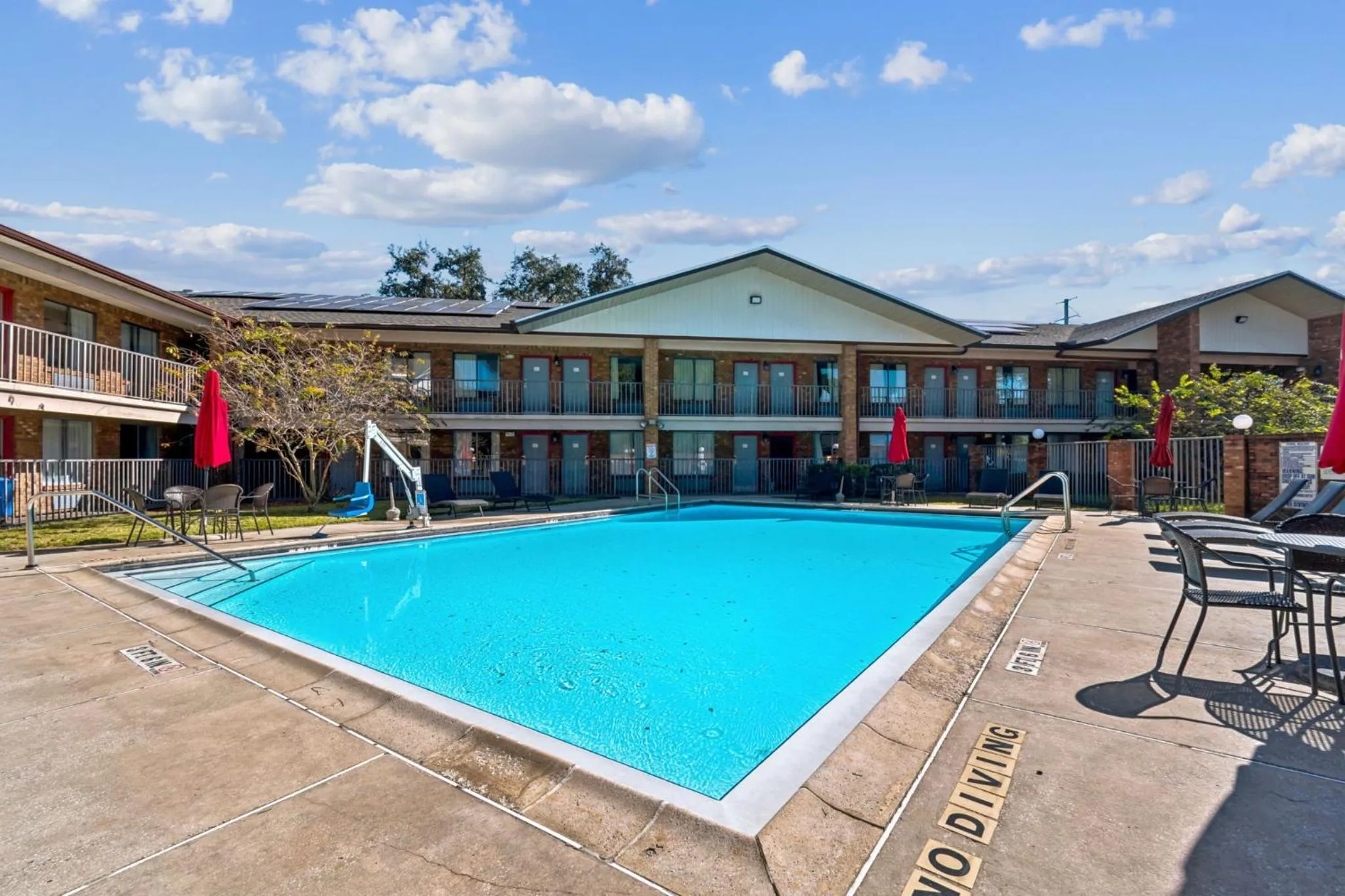 Swimming pool in Ramada by Wyndham Temple Terrace/Tampa North