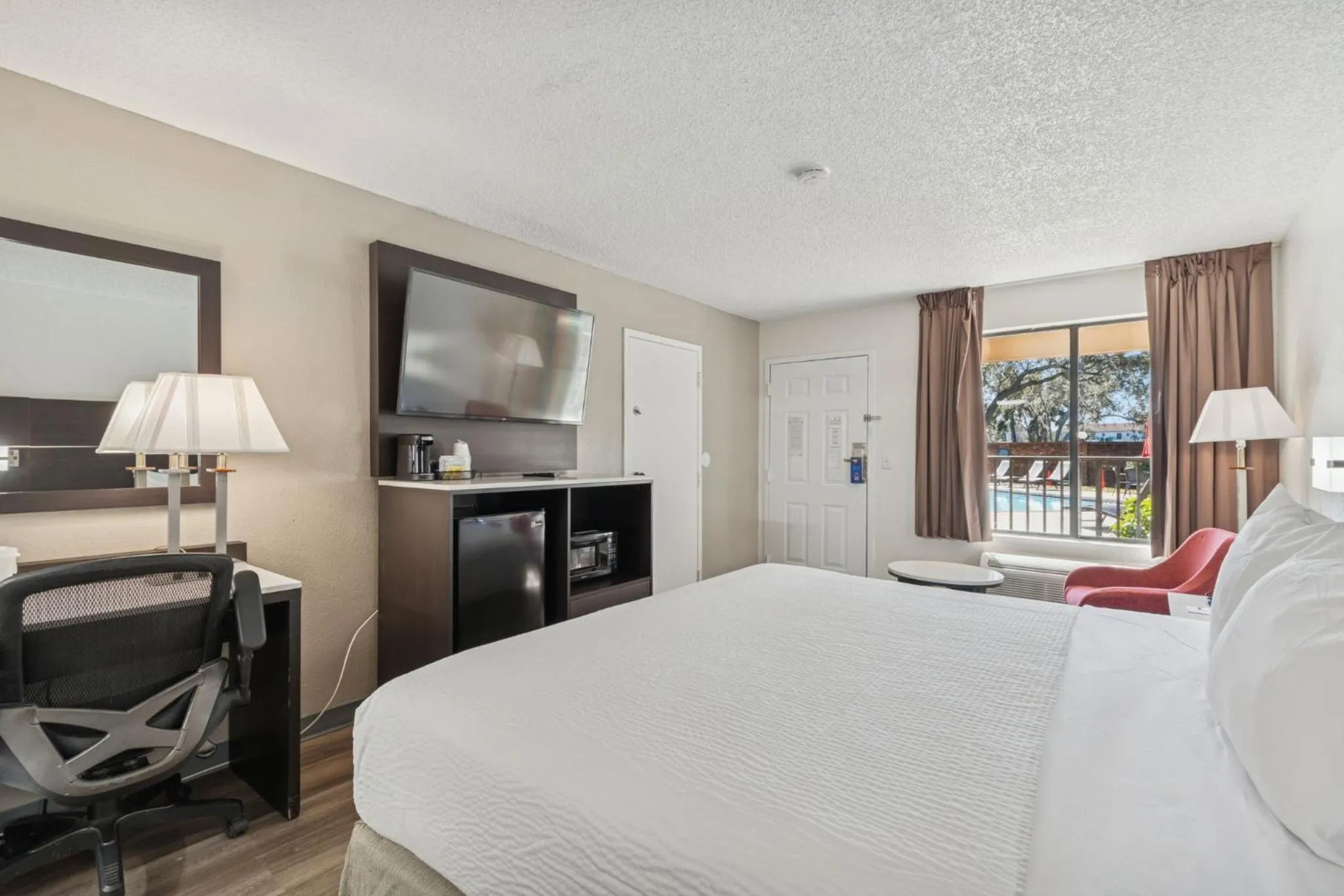 Bed in Ramada by Wyndham Temple Terrace/Tampa North