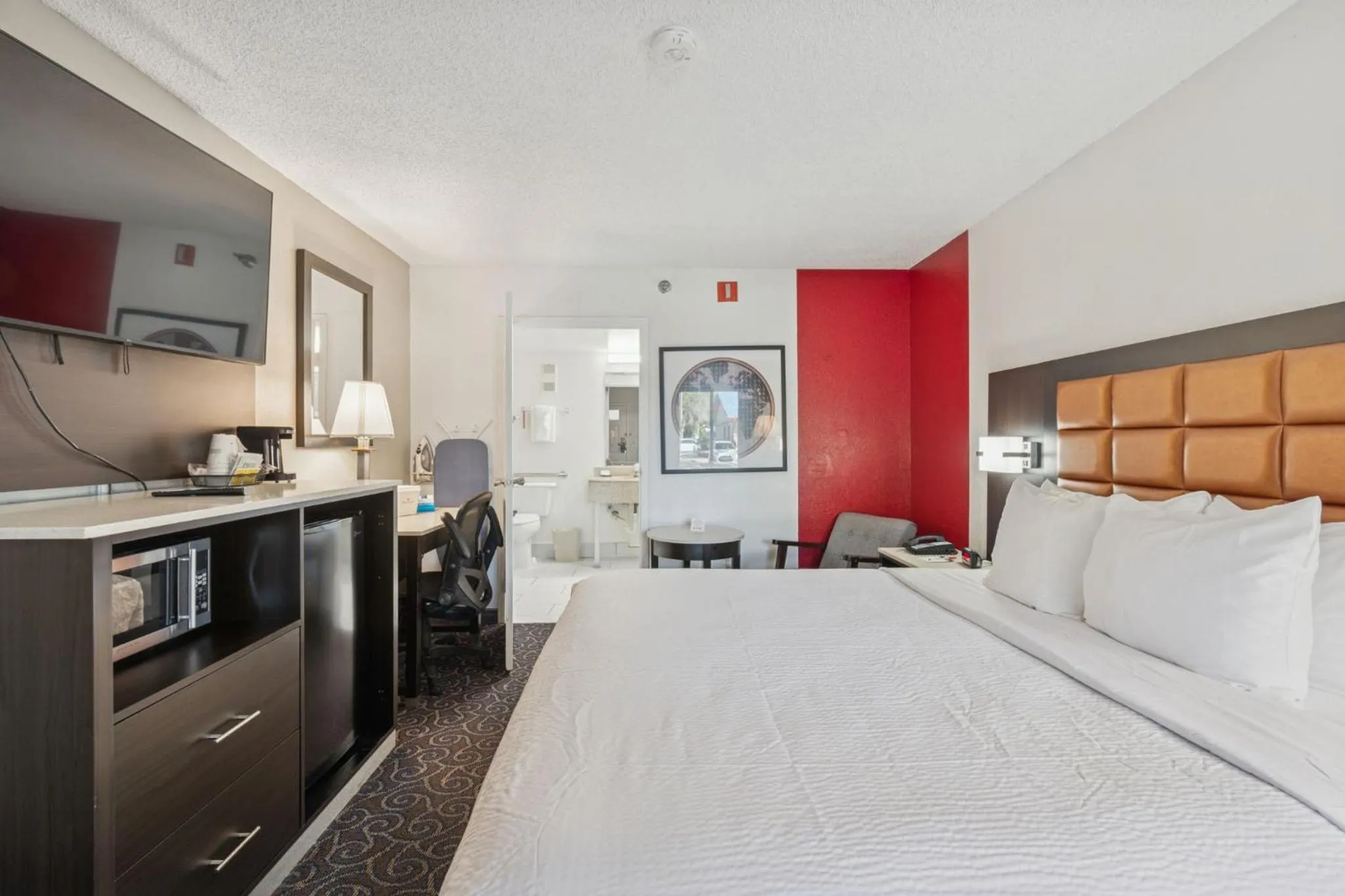 Bed in Ramada by Wyndham Temple Terrace/Tampa North