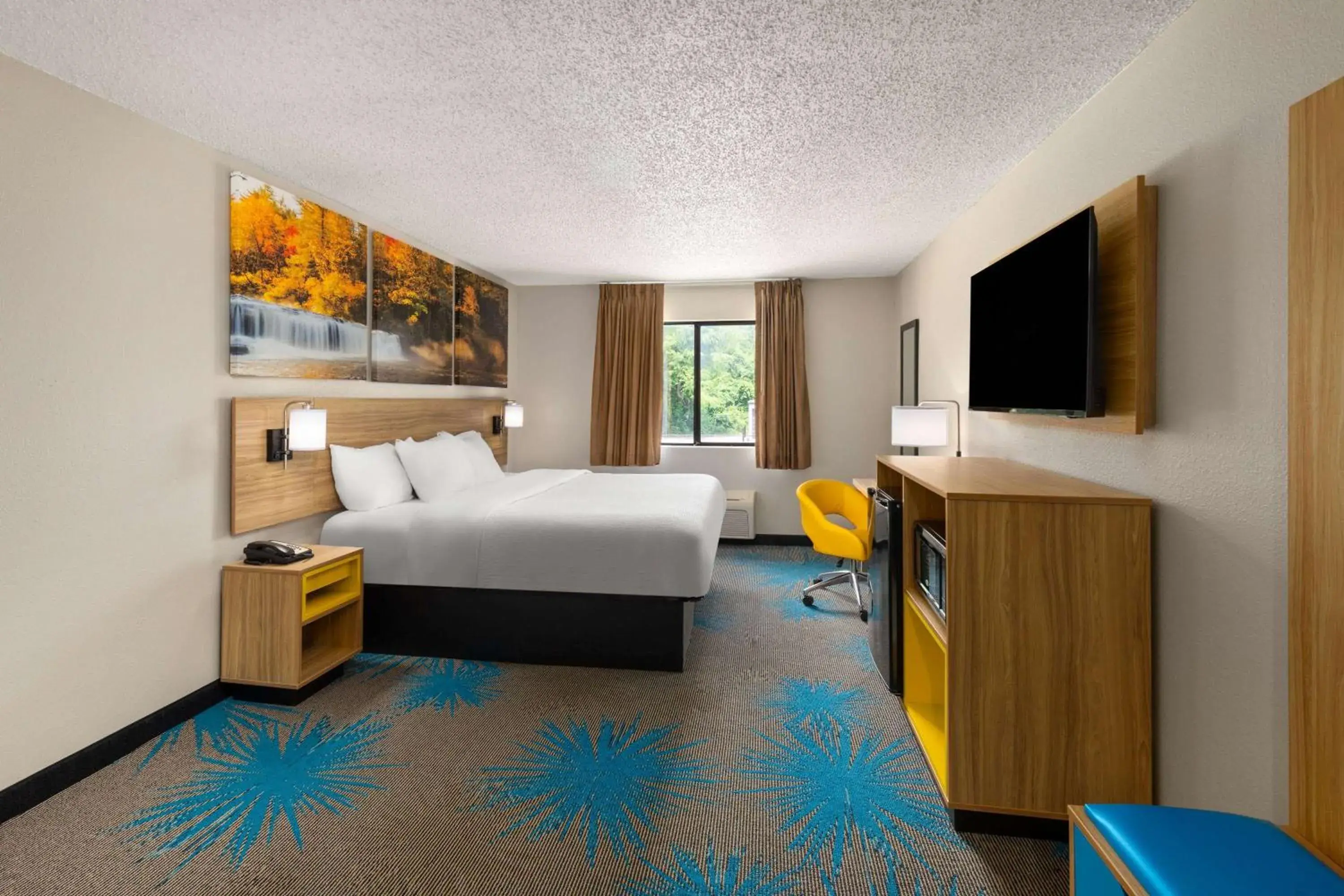 Photo of the whole room, Bed in Days Inn by Wyndham Glasgow Photo of the whole room, Bed in Days Inn by Wyndham Glasgow