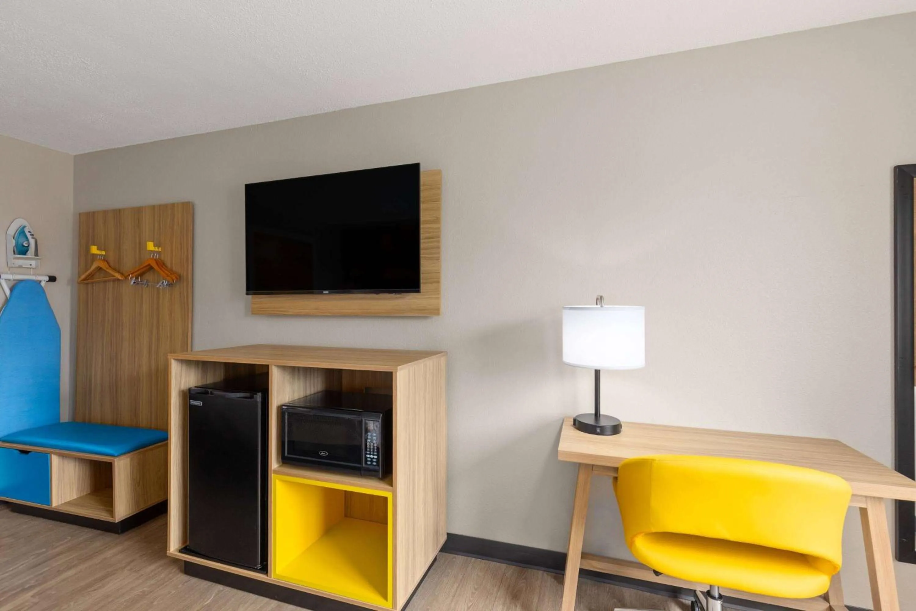 Photo of the whole room in Days Inn by Wyndham Glasgow