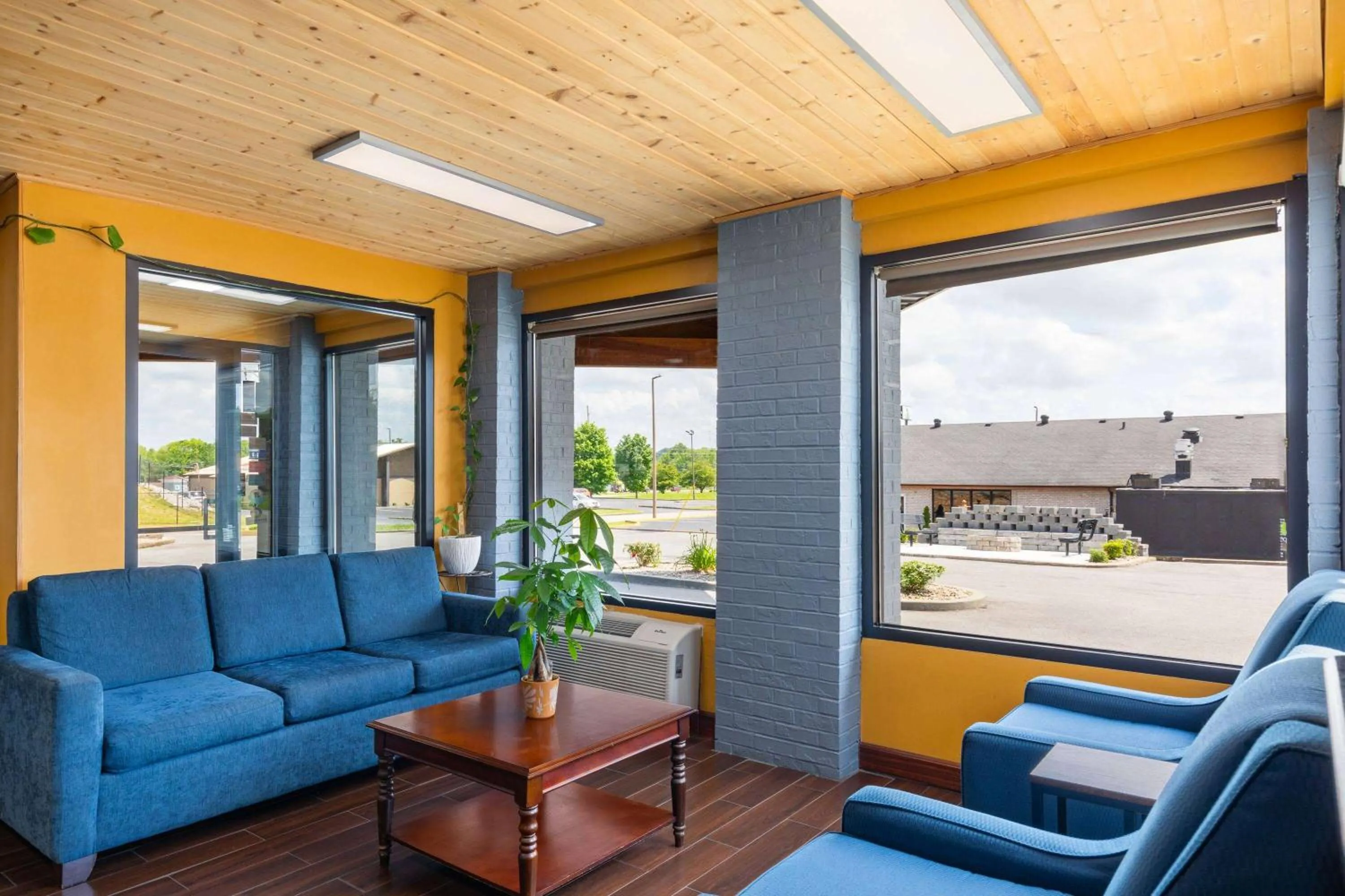 Lobby or reception in Days Inn by Wyndham Glasgow