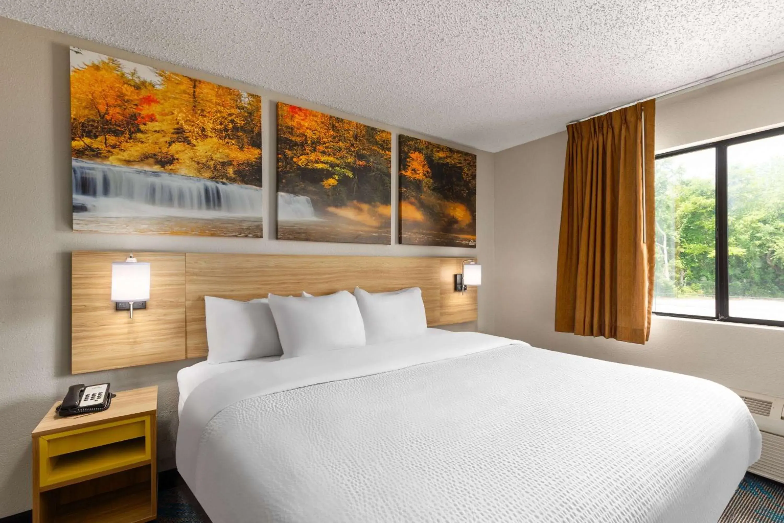 Photo of the whole room, Bed in Days Inn by Wyndham Glasgow Photo of the whole room, Bed in Days Inn by Wyndham Glasgow