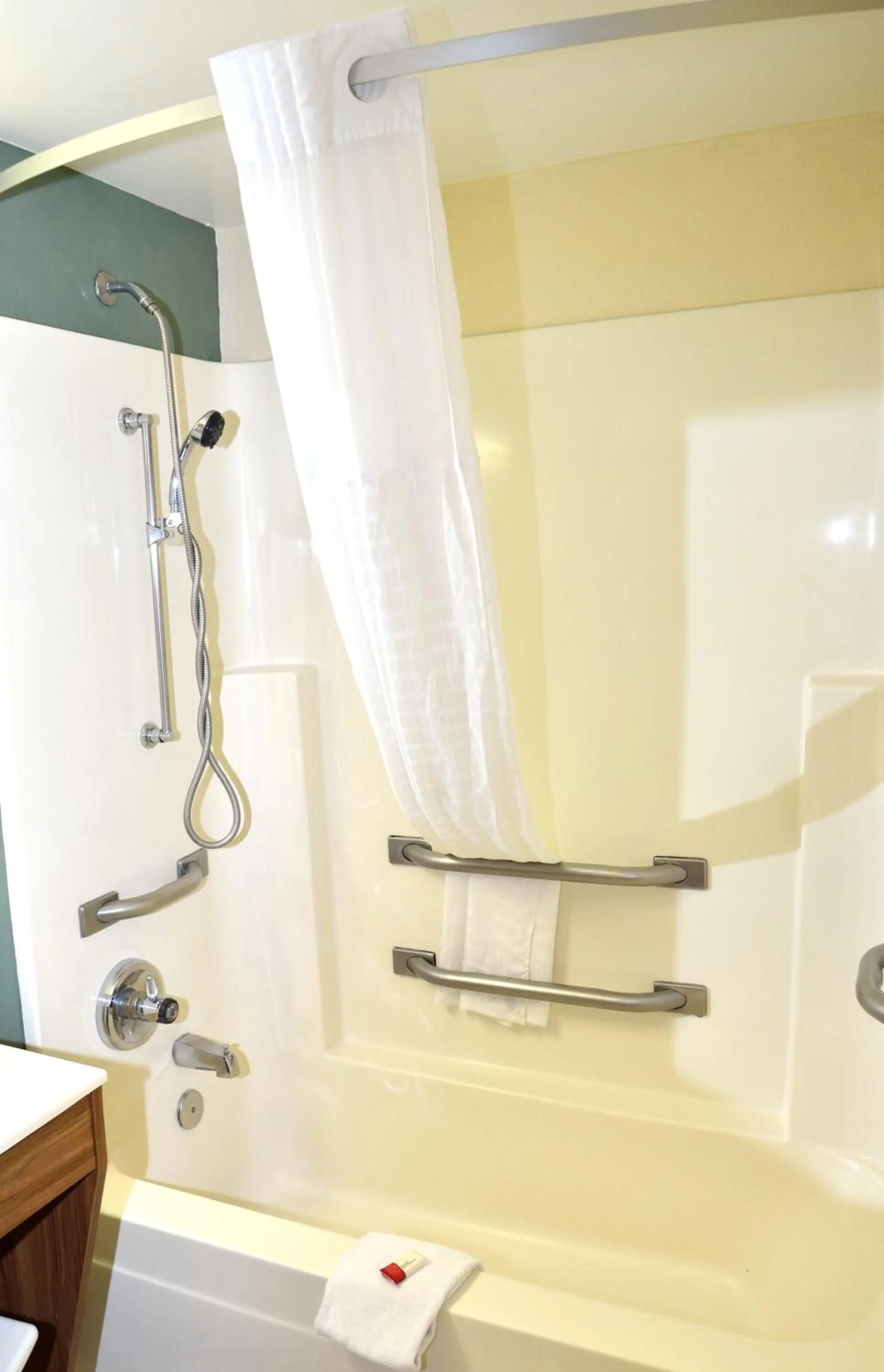 Bathroom in Days Inn by Wyndham Glasgow