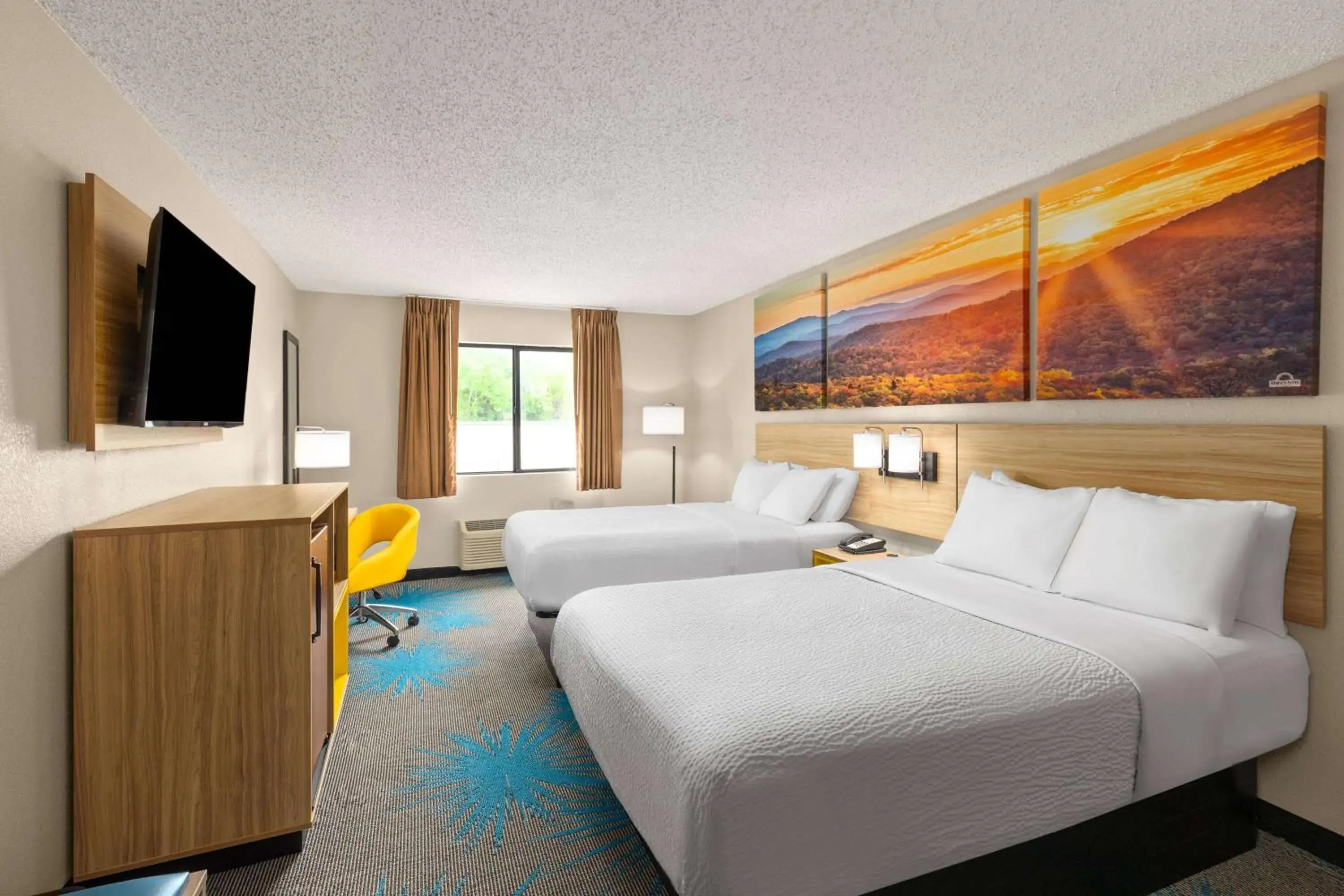 Photo of the whole room, Bed in Days Inn by Wyndham Glasgow Photo of the whole room, Bed in Days Inn by Wyndham Glasgow