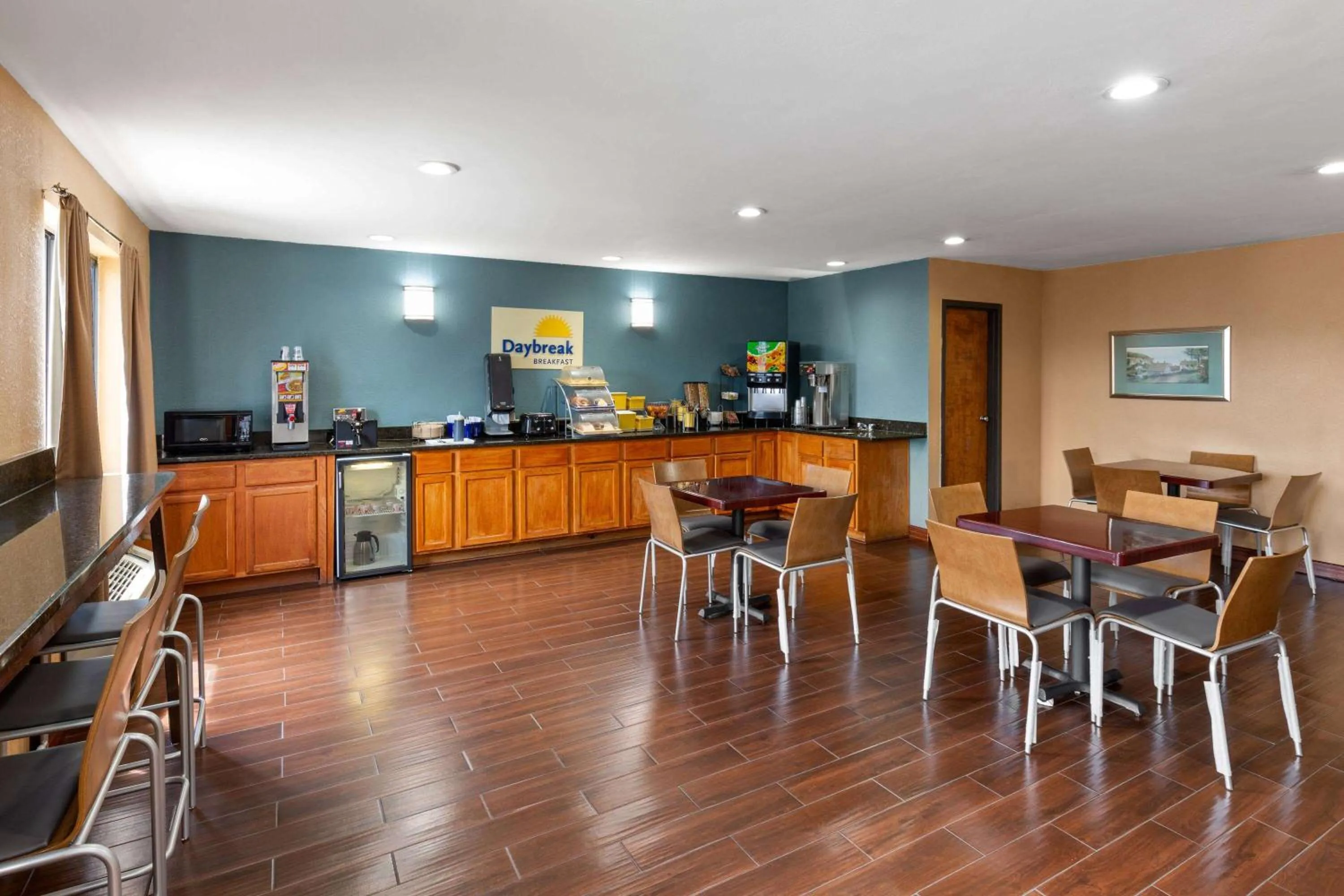 Restaurant/places to eat in Days Inn by Wyndham Glasgow