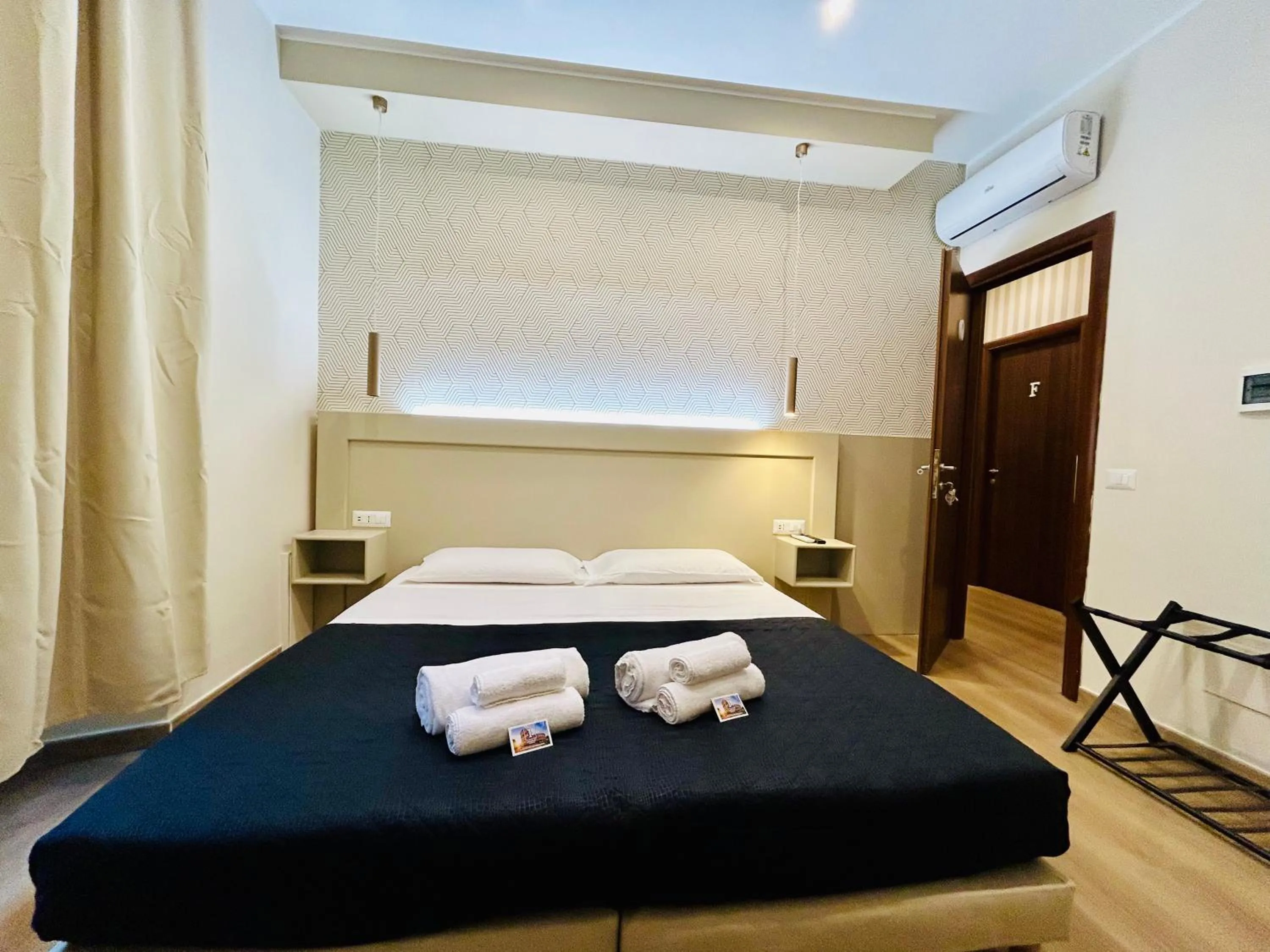 towels, Bed in ImeraRooms