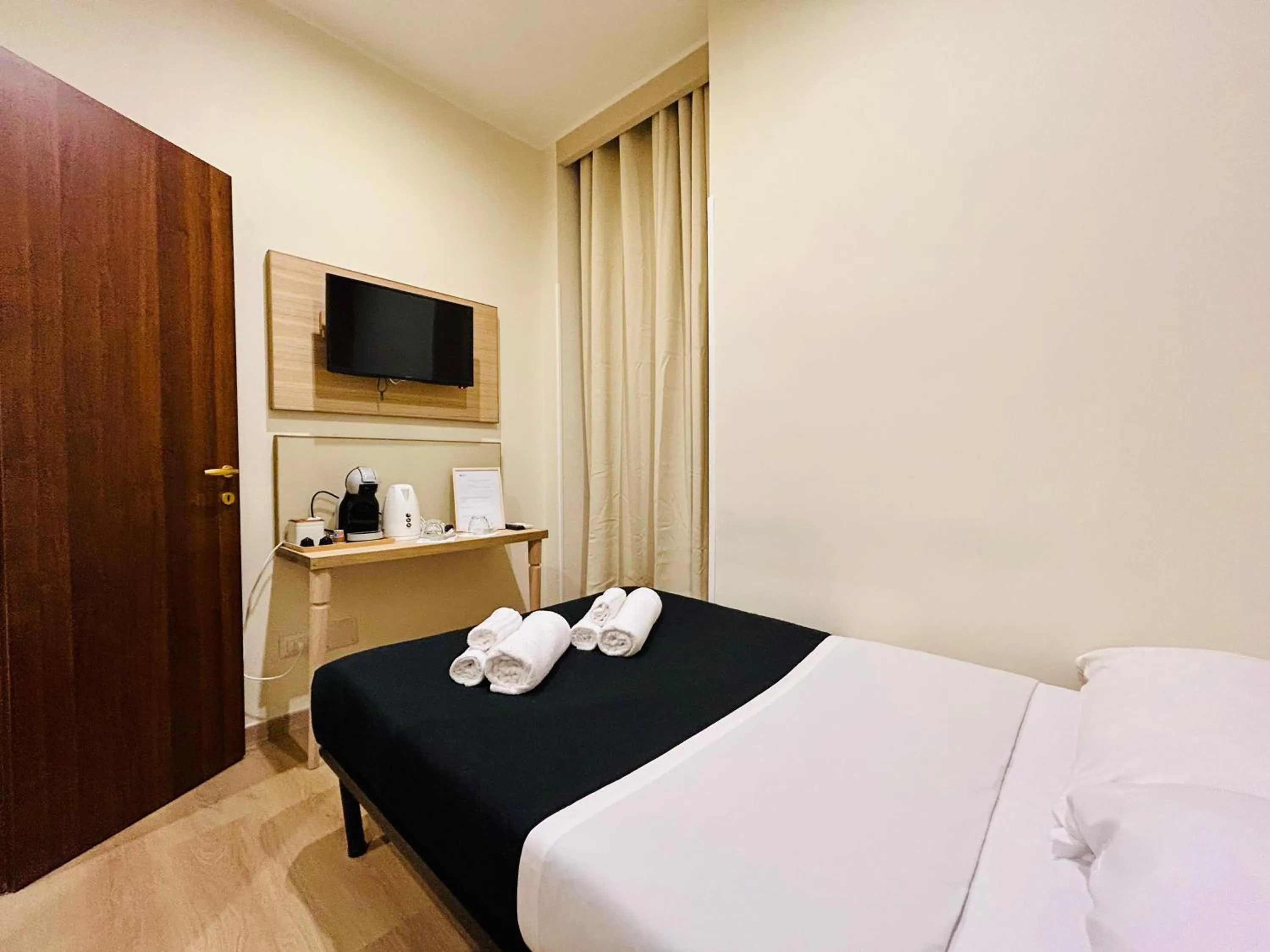 Bedroom, Bed in ImeraRooms