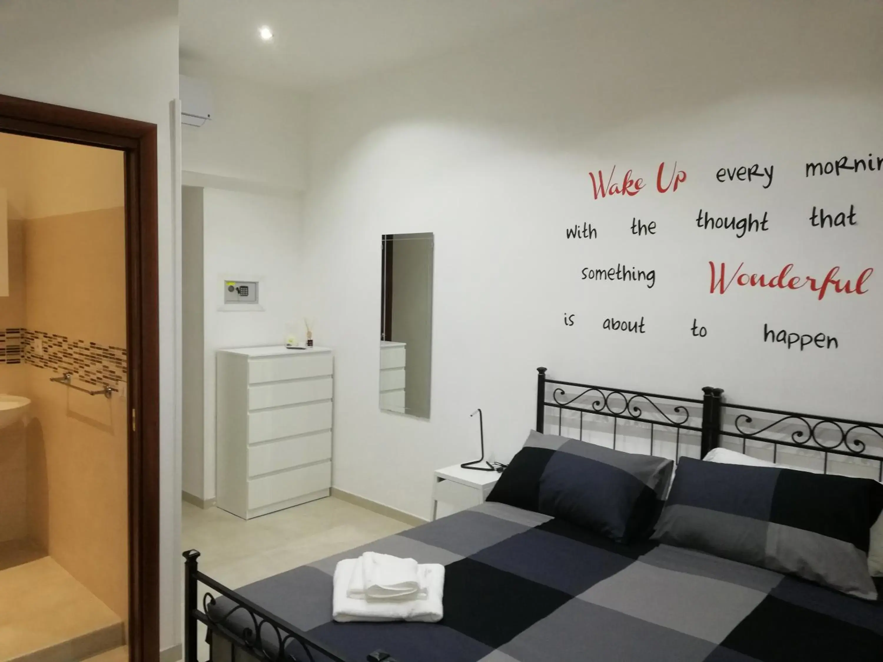 Photo of the whole room in ImeraRooms Photo of the whole room in ImeraRooms