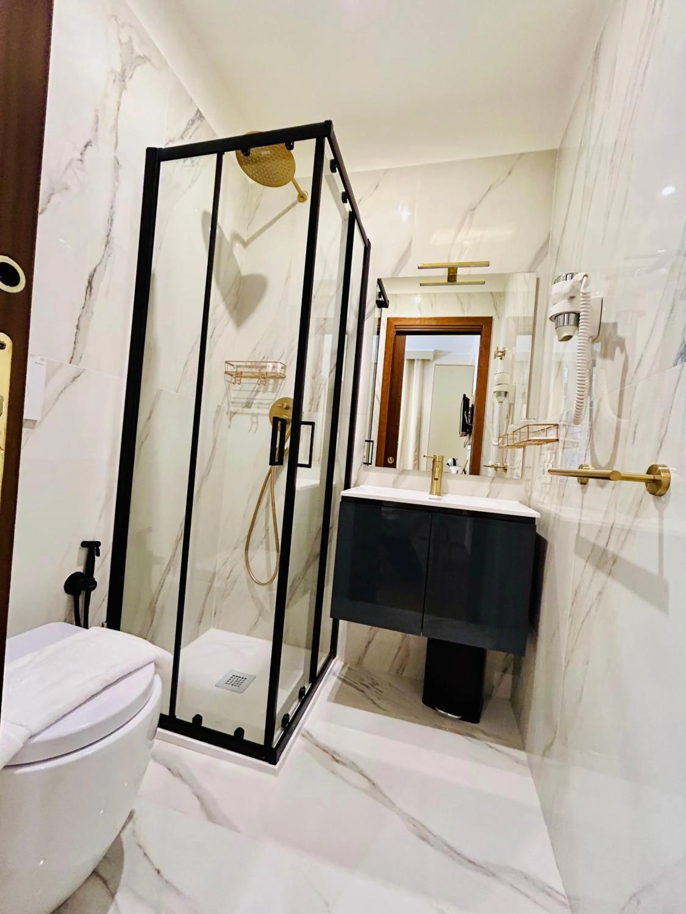 Bathroom in ImeraRooms