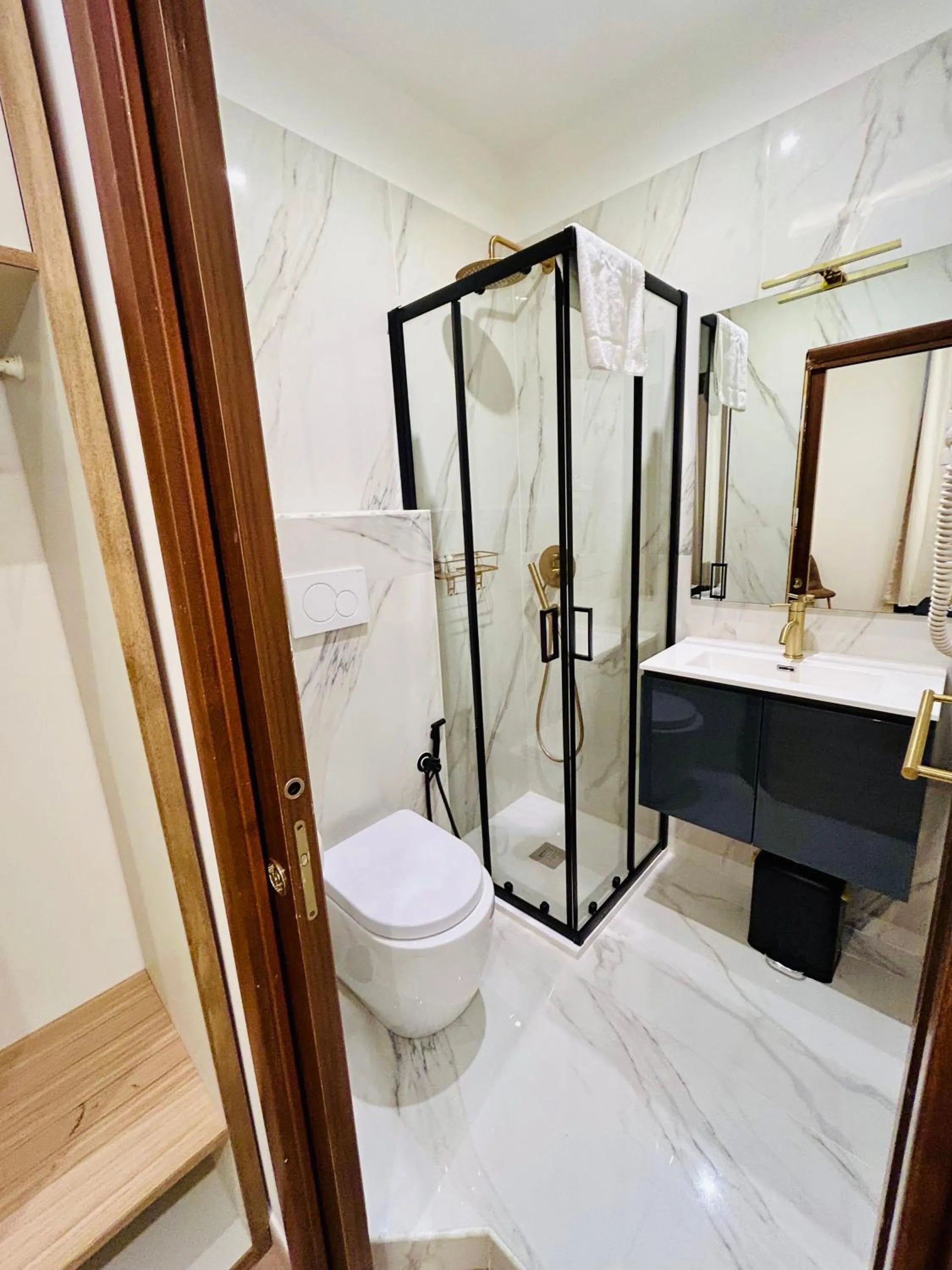 Bathroom in ImeraRooms