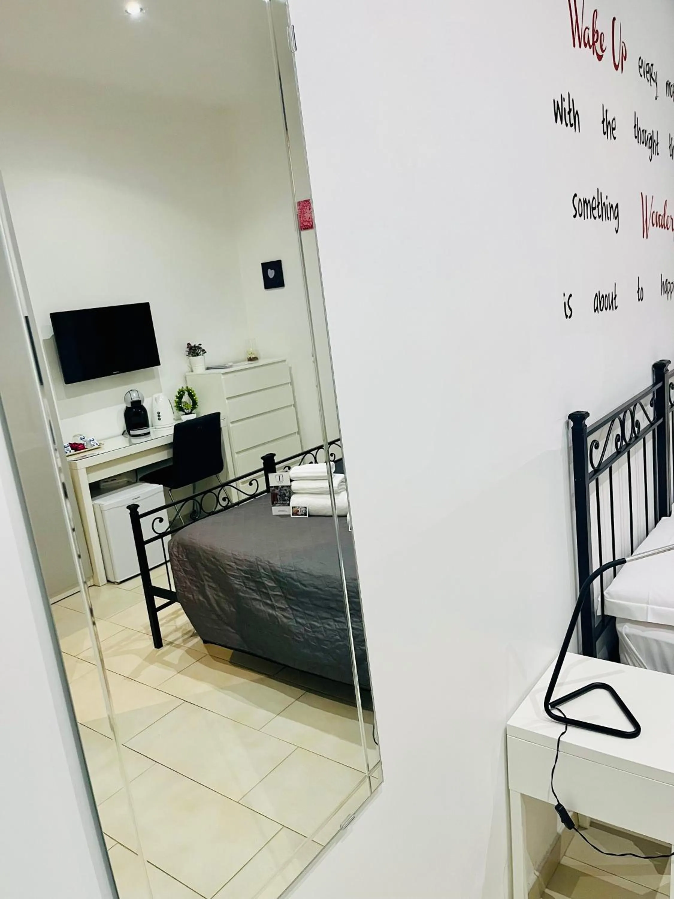 Bedroom, Bed in ImeraRooms